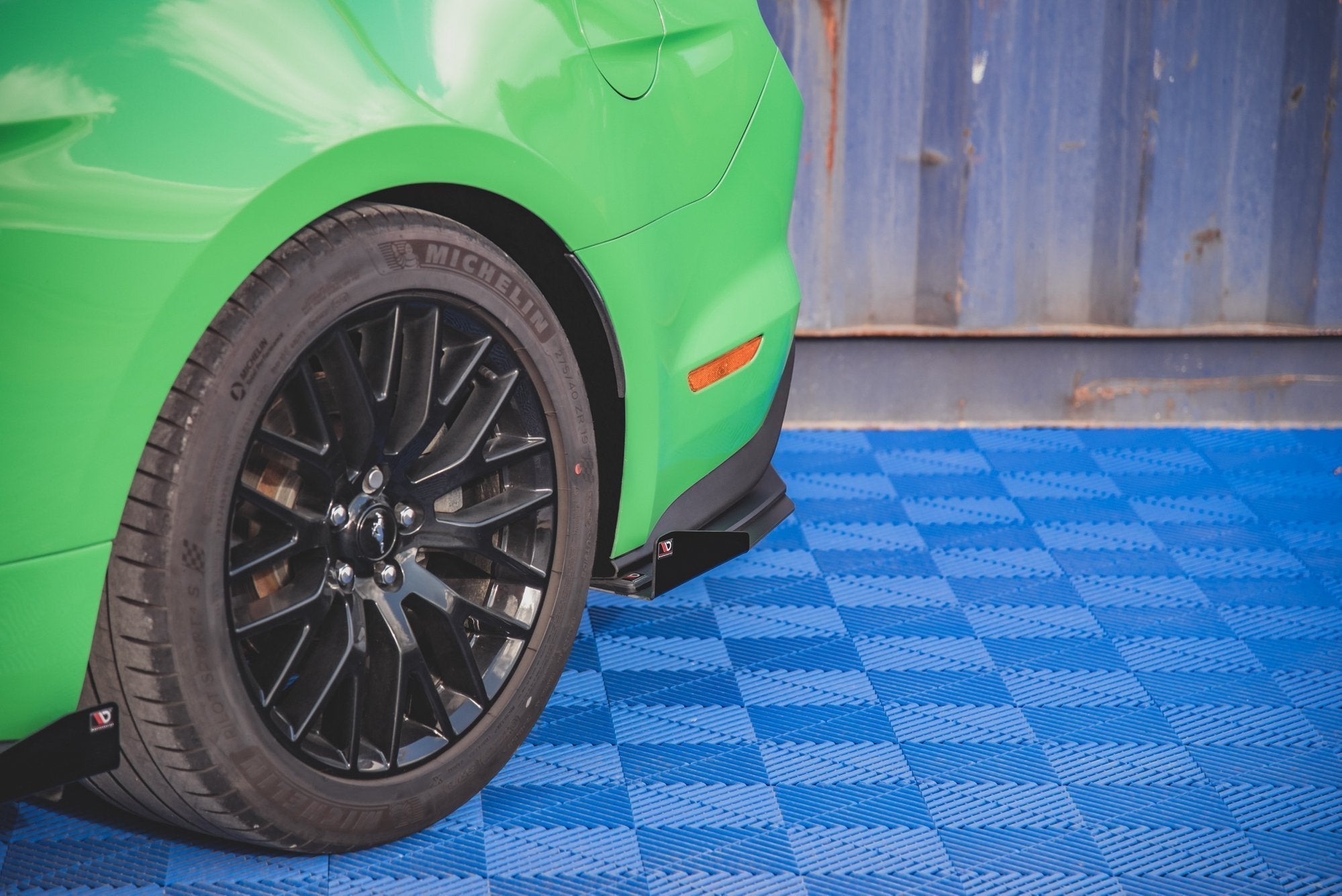 Maxton Design Street Pro Rear Side Splitters V.1 + Flaps para Ford Mustang GT Mk6 Facelift - imagen 2