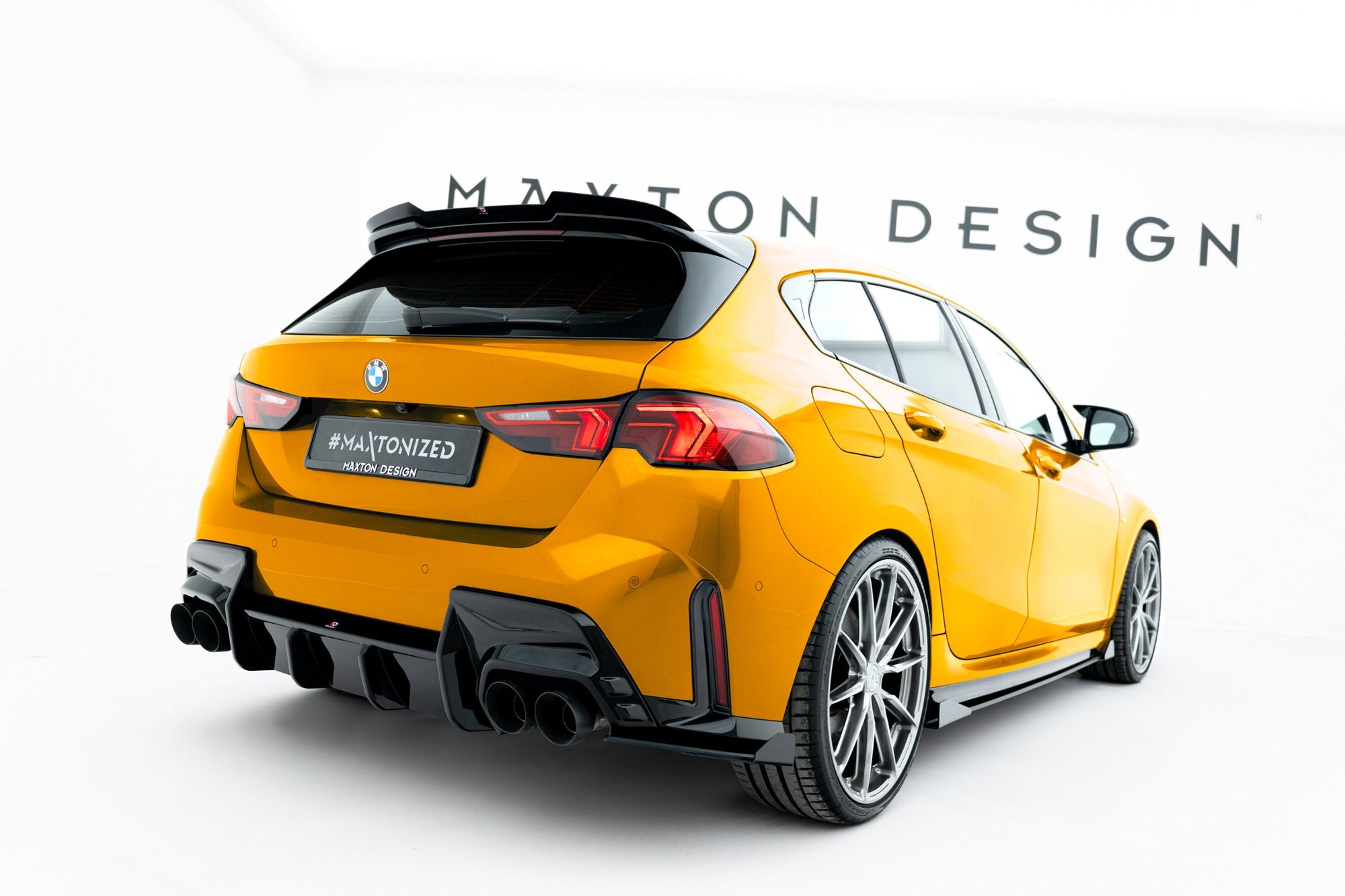 Maxton Design Street Pro Rear Side Splitters V.2 + Flaps para BMW 1 M-Pack F70 - imagen 1