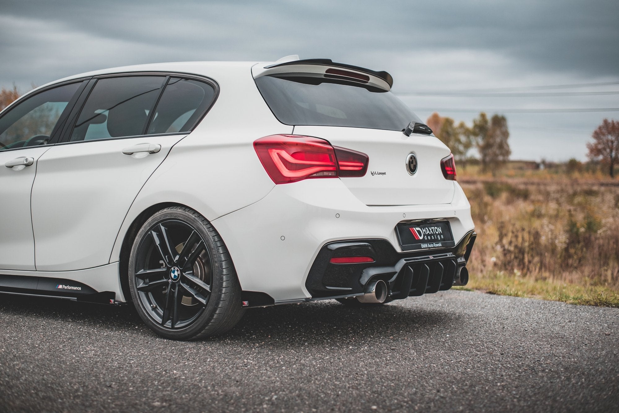 Maxton Design Street Pro Rear Side Splitters V.3 + Flaps para BMW 1 F20 M140i - imagen 3
