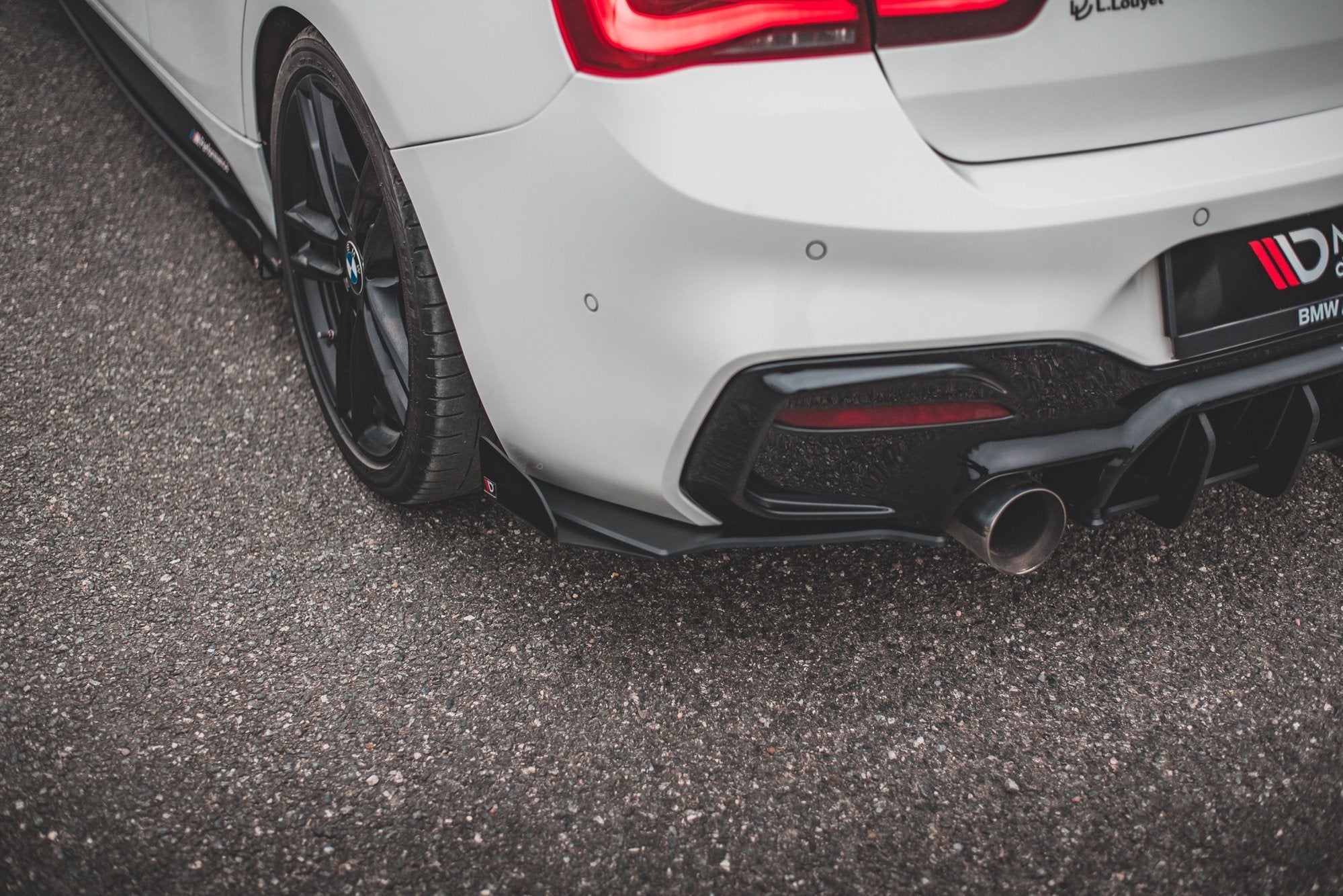 Maxton Design Street Pro Rear Side Splitters V.3 + Flaps para BMW 1 F20 M140i - imagen 1