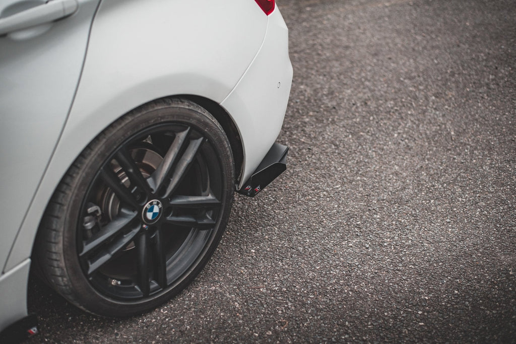Maxton Design Street Pro Rear Side Splitters V.3 + Flaps para BMW 1 F20 M140i - imagen 4