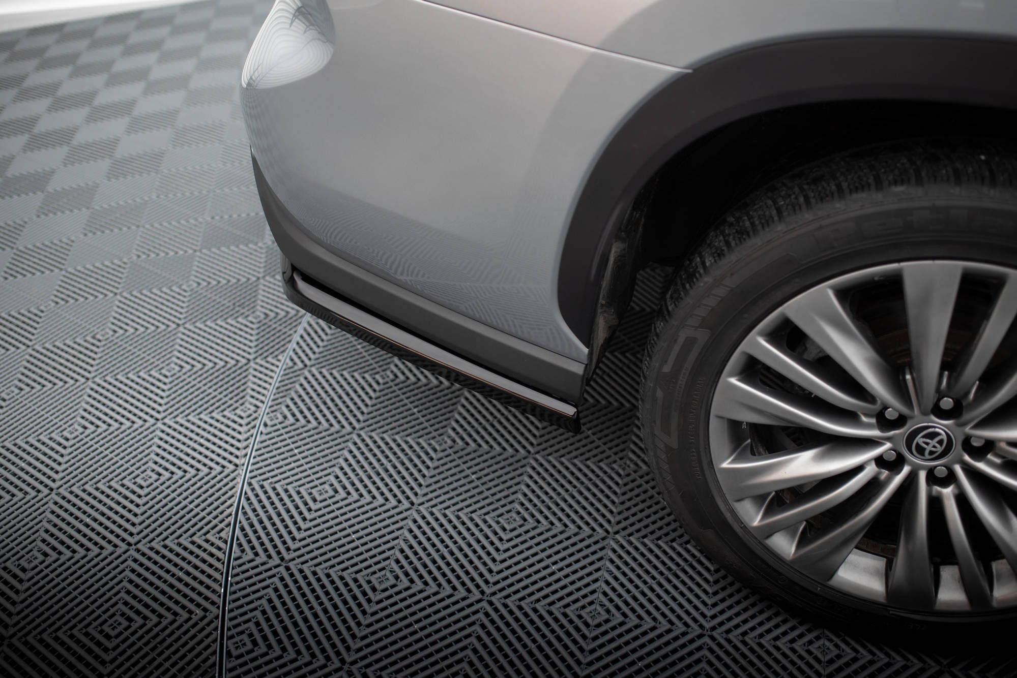 Maxton Design Splitters laterales traseros para Toyota Highlander Mk4 - imagen 3