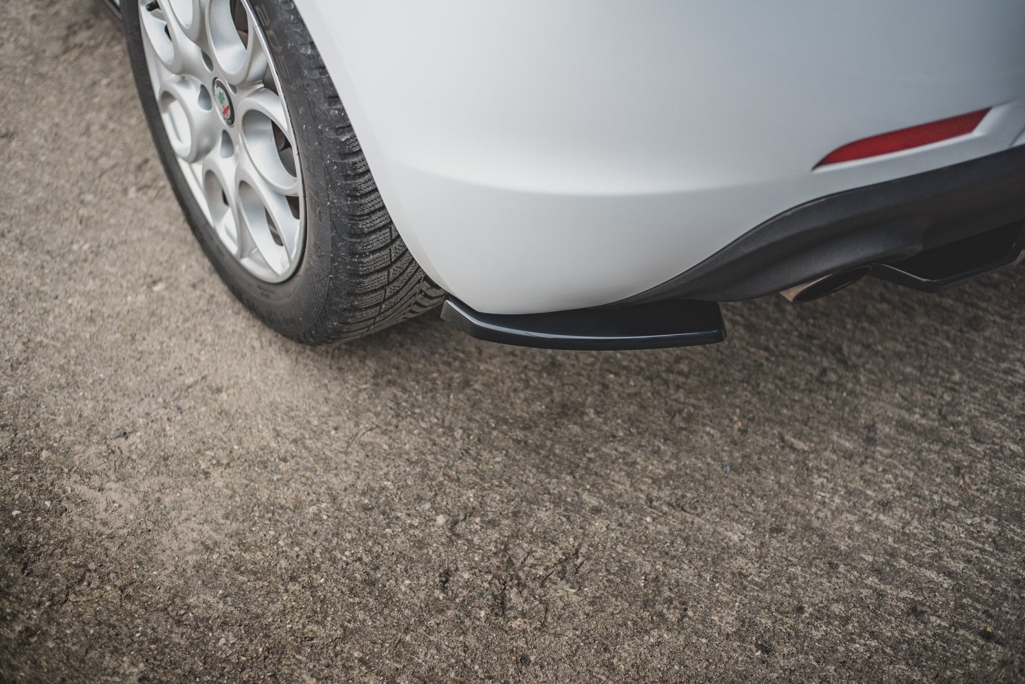 Maxton Design Splitters laterales traseros V.1 para Alfa Romeo Giulietta - imagen 2