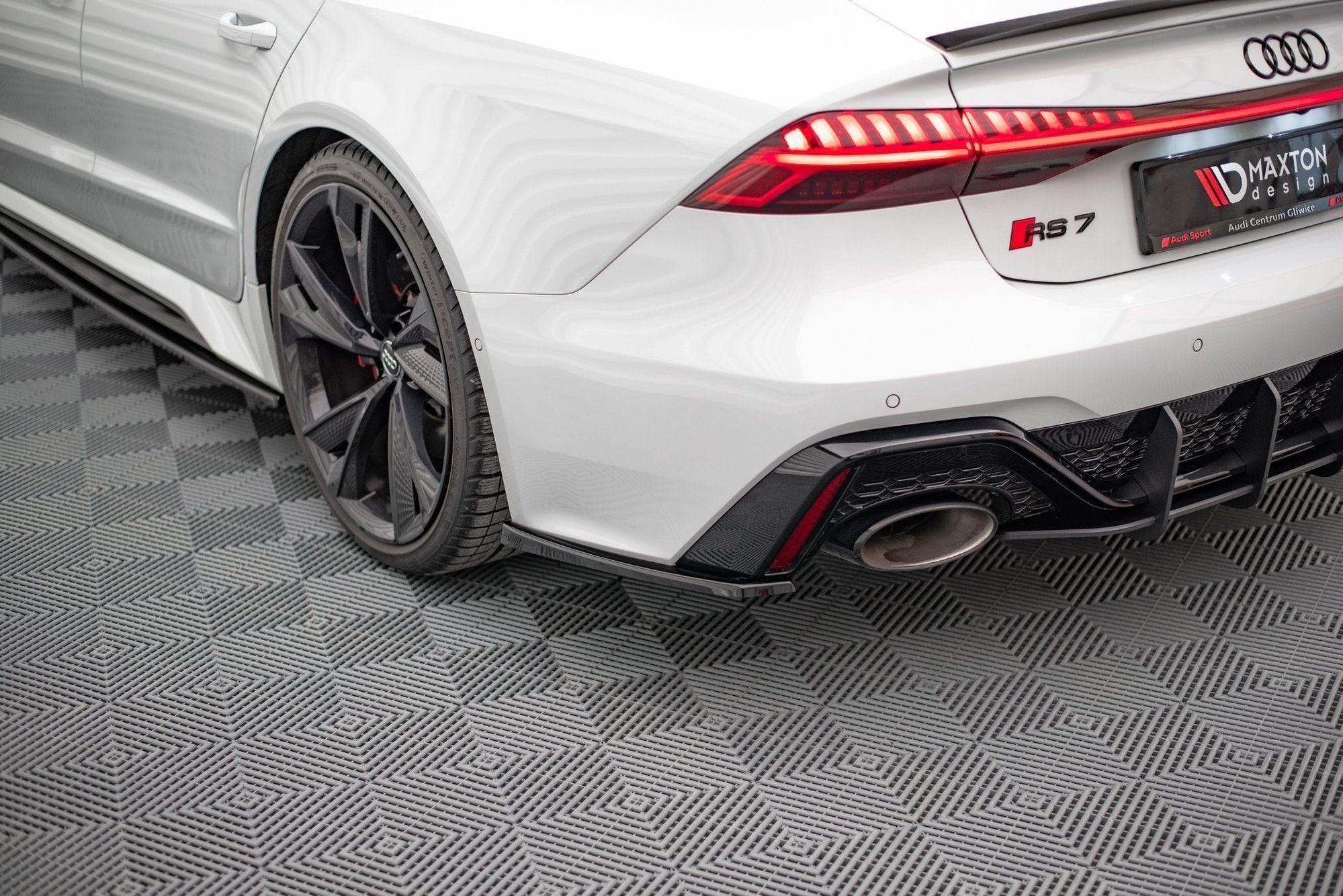 Maxton Design Splitters laterales traseros V.1 para Audi RS7 C8 - imagen 1