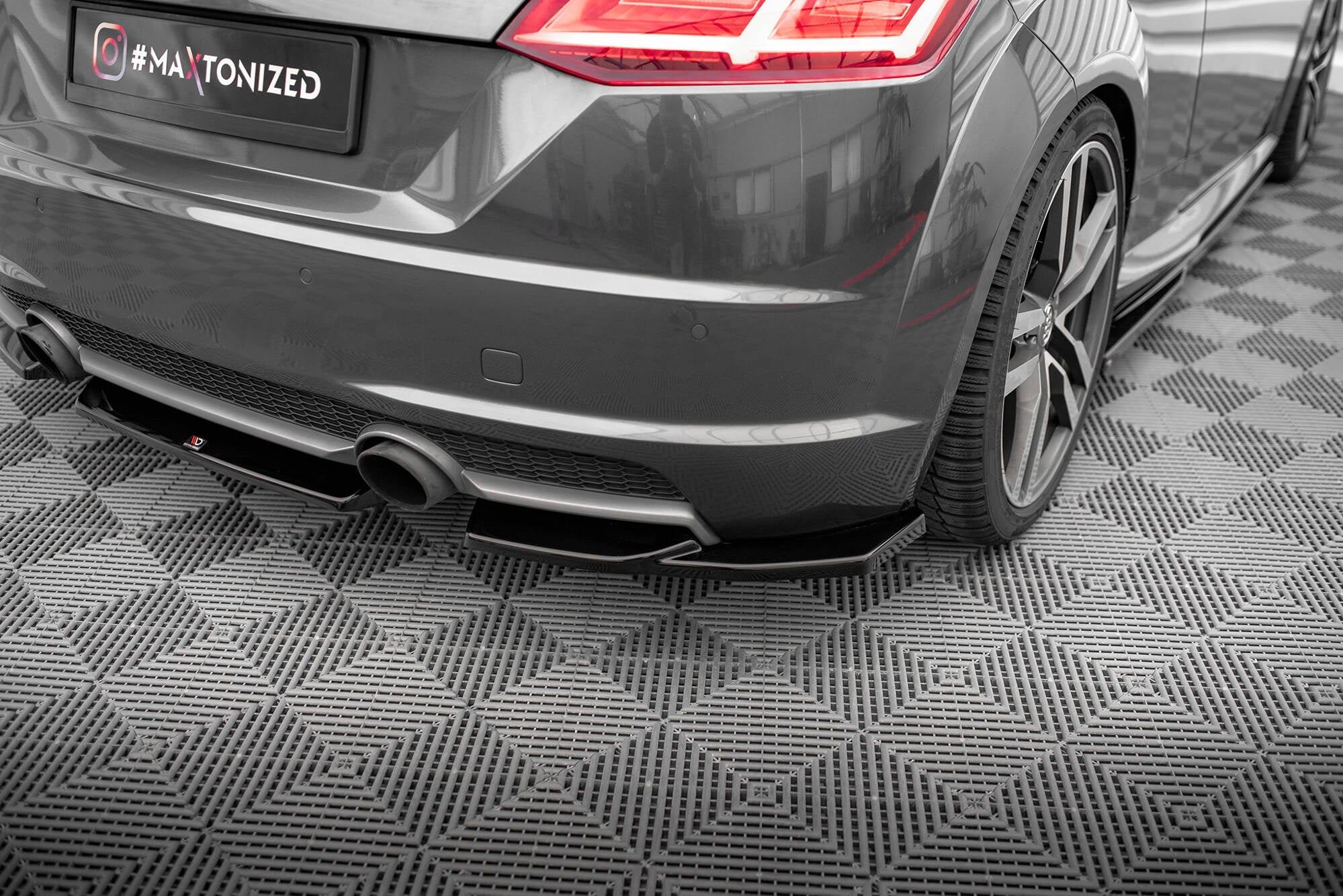 Maxton Design Splitters laterales traseros V.1 para Audi TT S-Line 8S - imagen 1