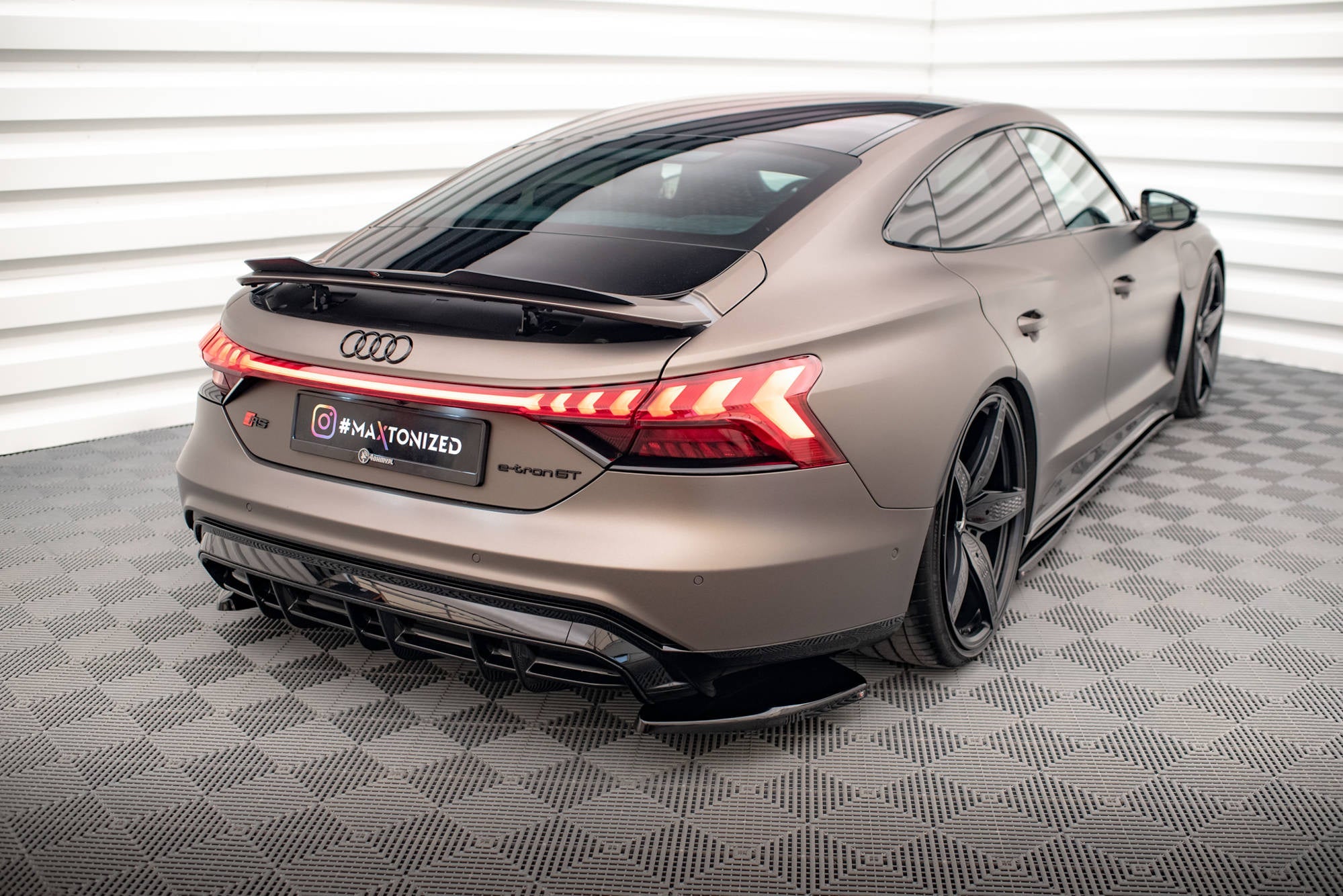 Maxton Design Splitters laterales traseros V.1 para Audi e-Tron GT / RS GT Mk1 - imagen 2
