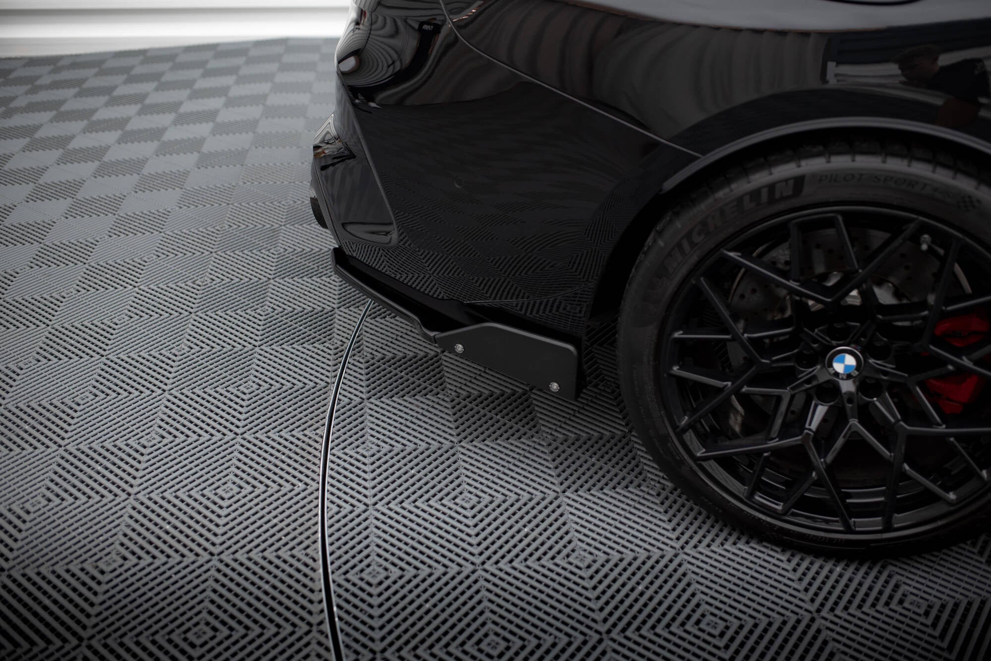 Maxton Design Splitters laterales traseros V.1 + Flaps para BMW M8 Gran Coupe F93 - imagen 2