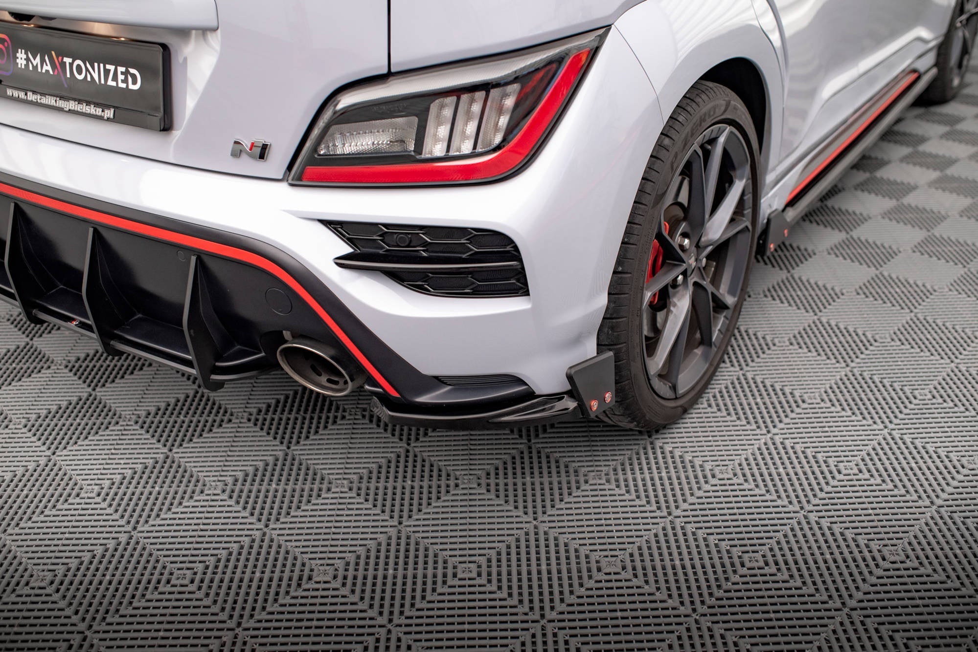 Maxton Design Splitters laterales traseros V.1 + Flaps para Hyundai Kona N Mk1 - imagen 1