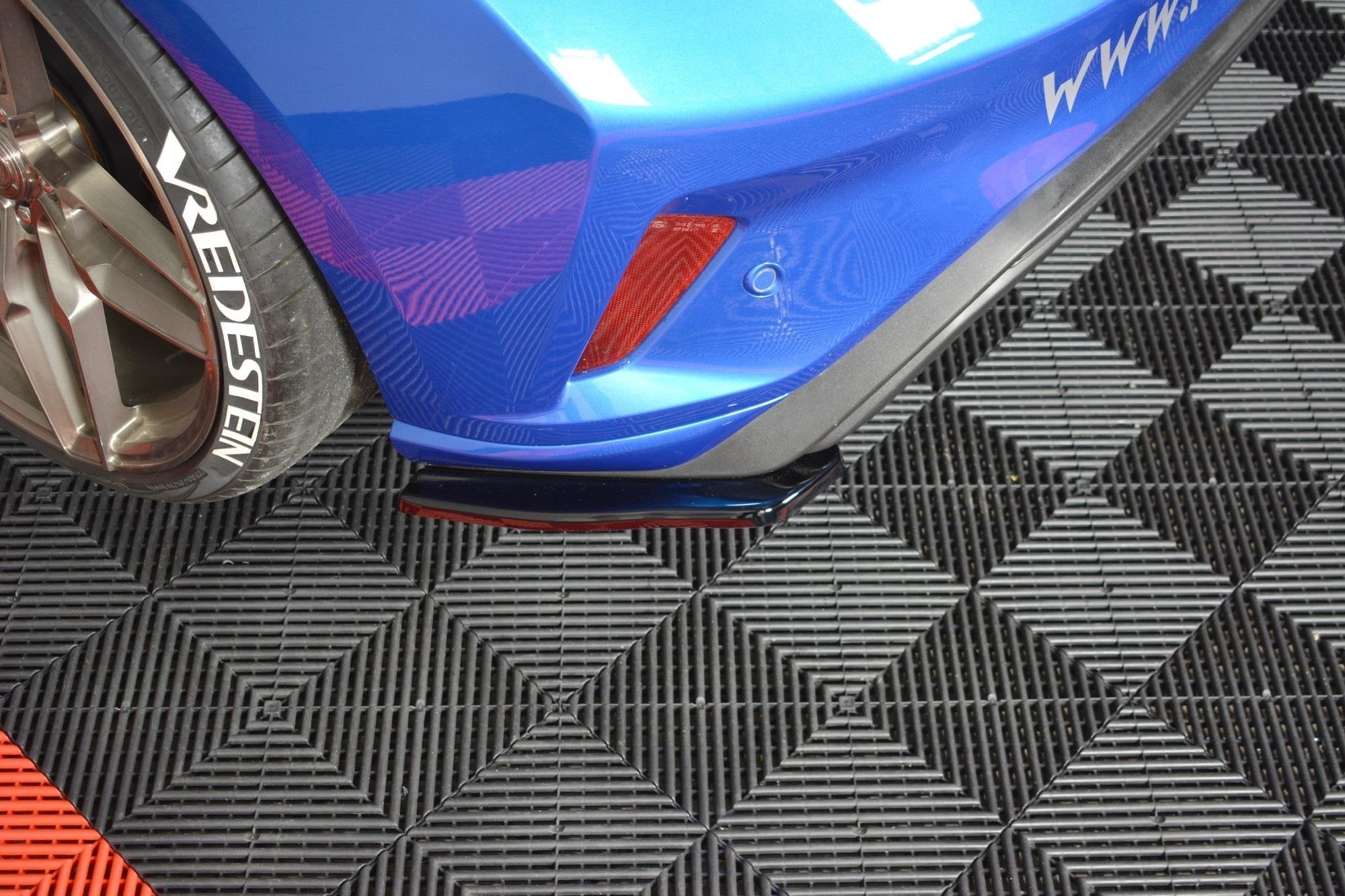Maxton Design Splitters laterales traseros V.1 para Ford Focus Hatchabck ST-Line - imagen 1