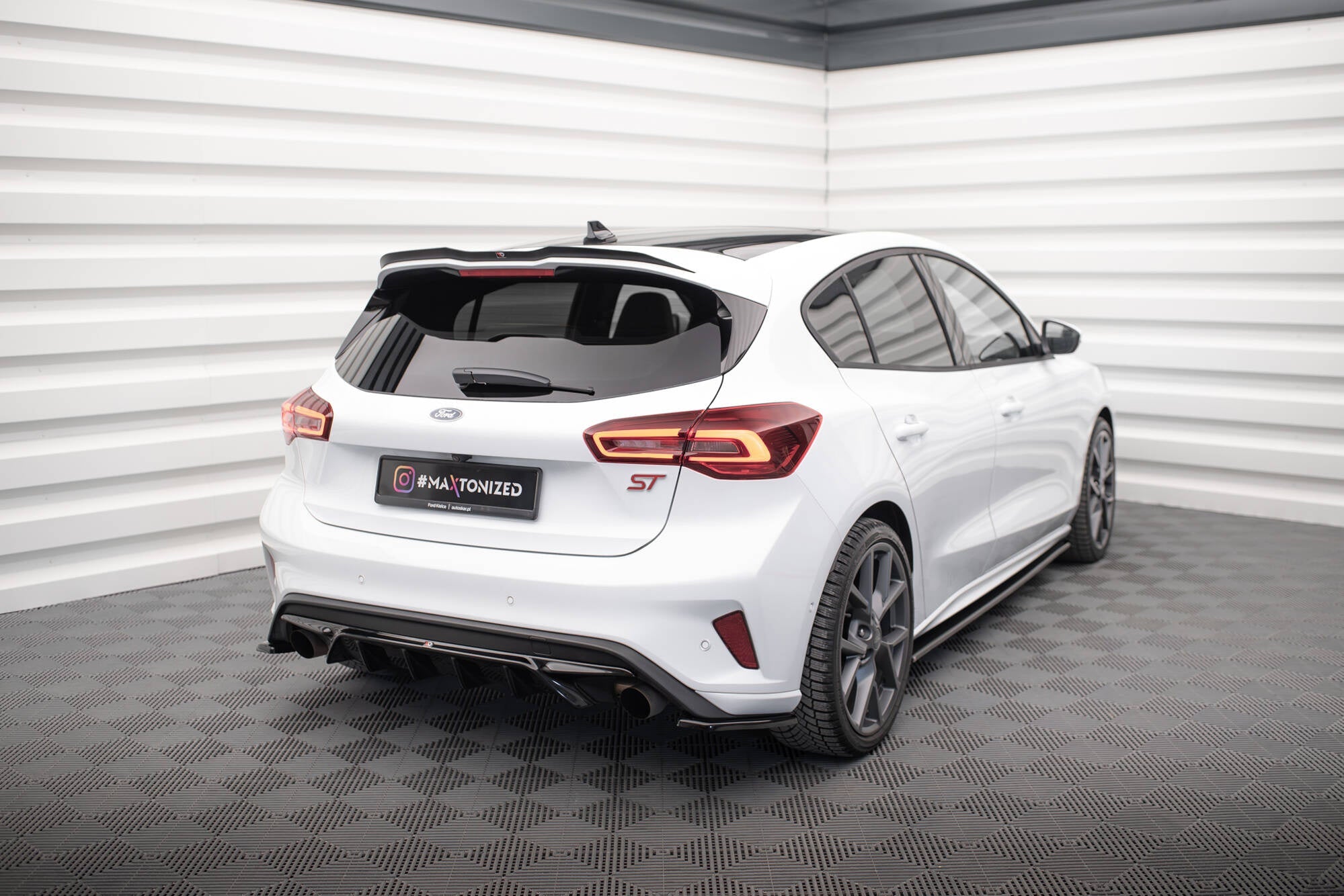 Maxton Design Splitters laterales traseros V.1 para Ford Focus ST Mk4 - imagen 2