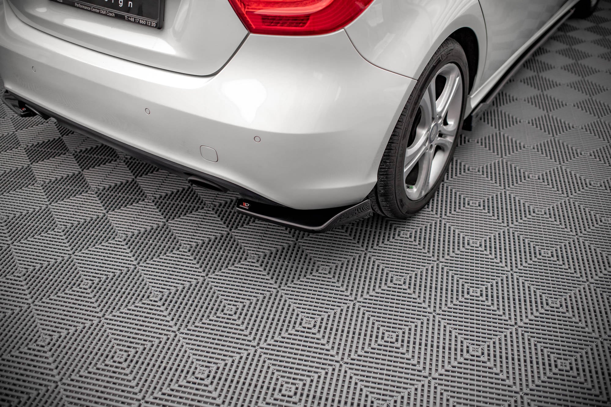 Maxton Design Splitters laterales traseros V.1 para Mercedes-Benz A W176 - imagen 1