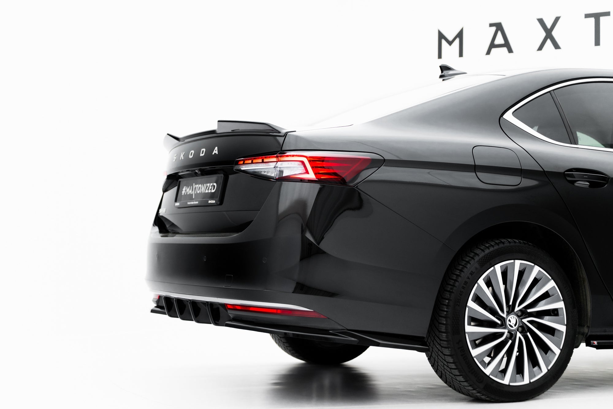 Maxton Design Splitters laterales traseros V.1 para Skoda Superb Mk4 - imagen 2