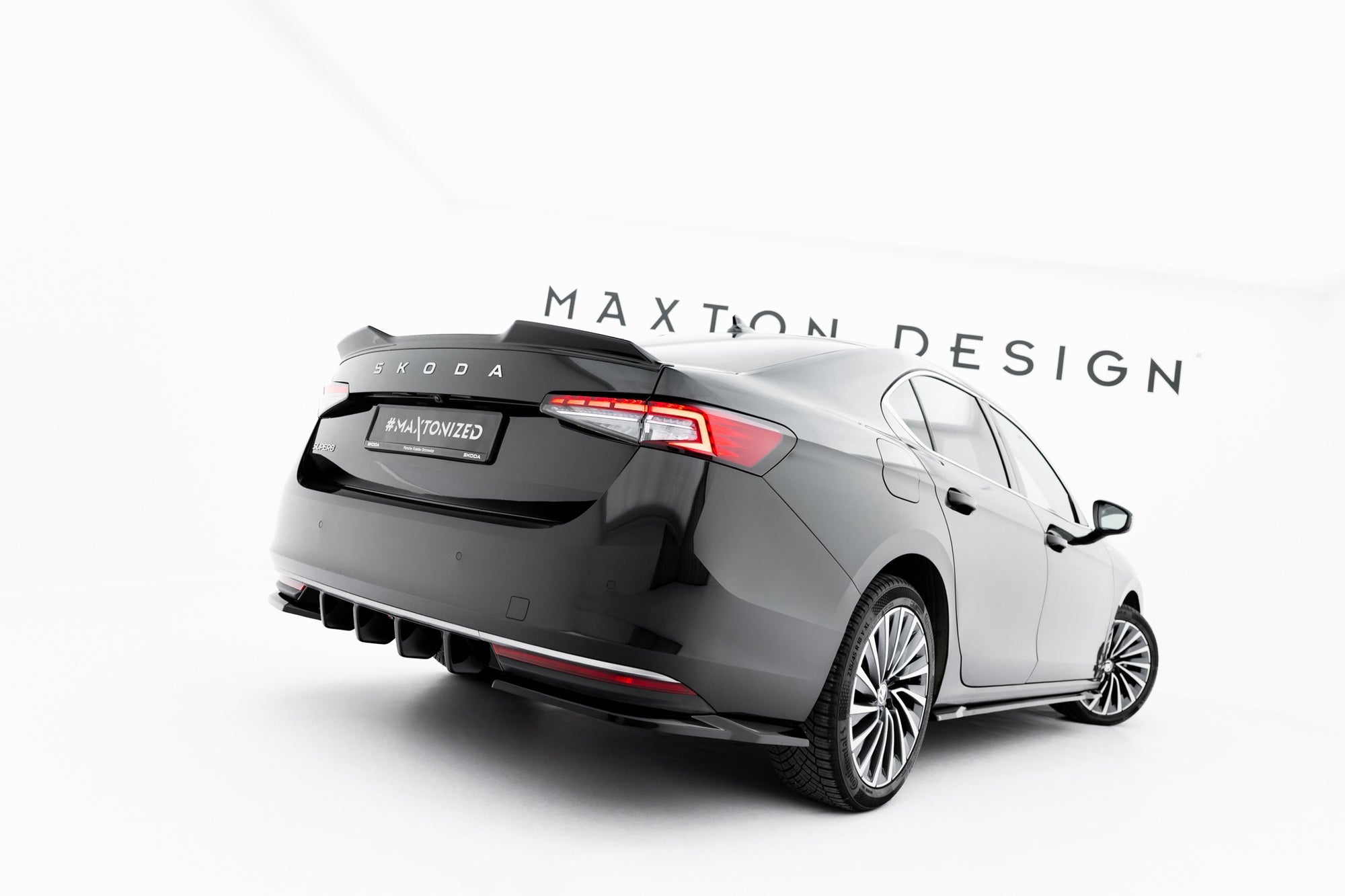 Maxton Design Splitters laterales traseros V.1 para Skoda Superb Mk4 - imagen 3