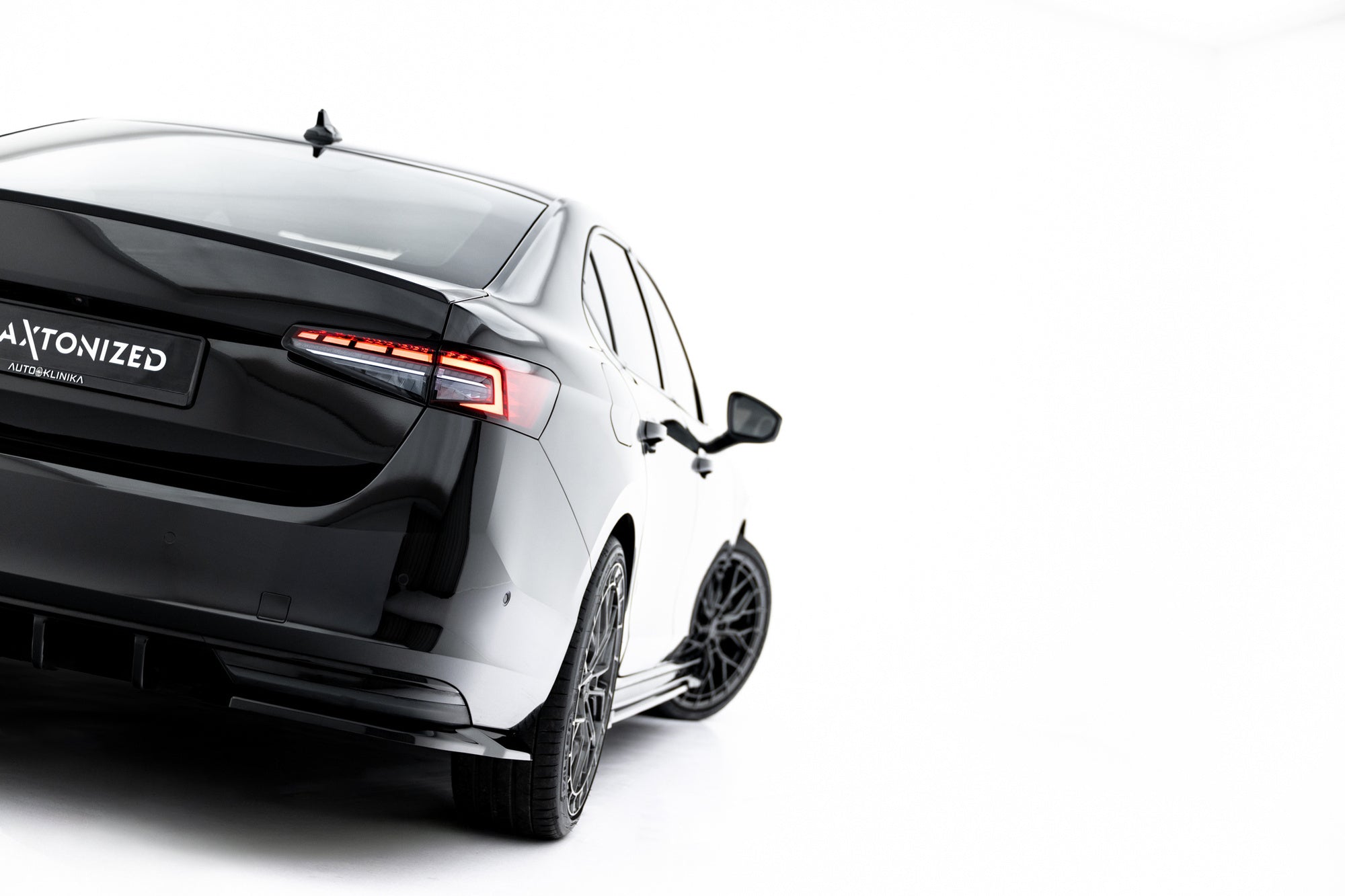 Maxton Design Splitters laterales traseros V.1 para Skoda Superb Sportline Mk4 - imagen 2