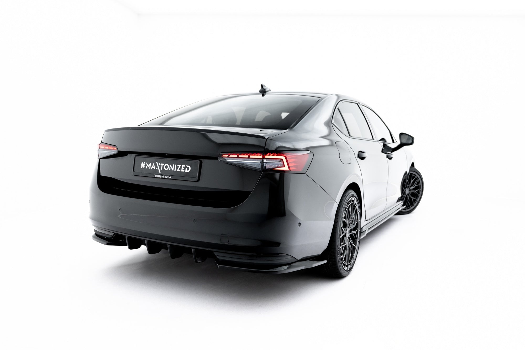 Maxton Design Splitters laterales traseros V.1 para Skoda Superb Sportline Mk4 - imagen 3