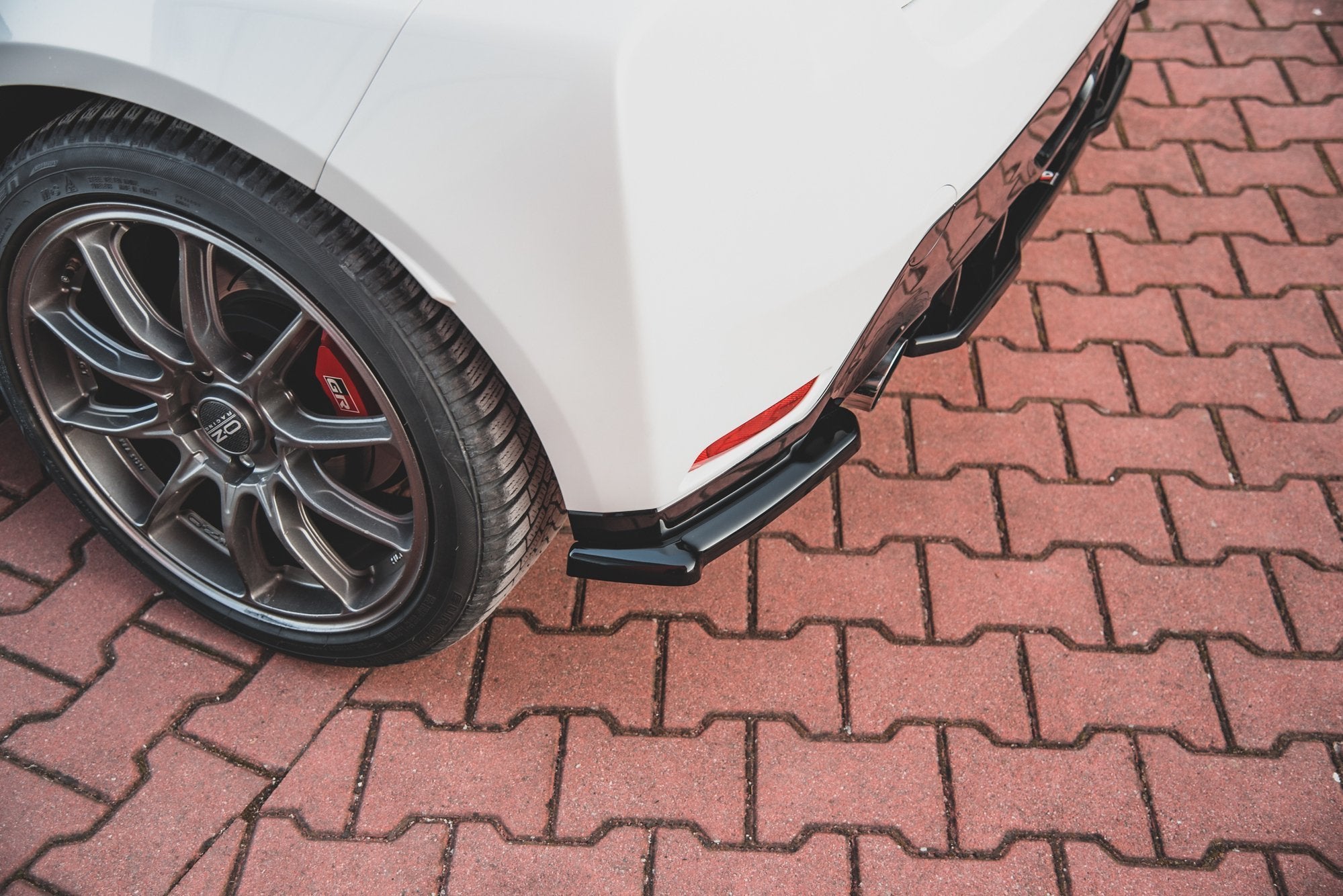Maxton Design Splitters laterales traseros V.1 para Toyota GR Yaris Mk4 - imagen 2
