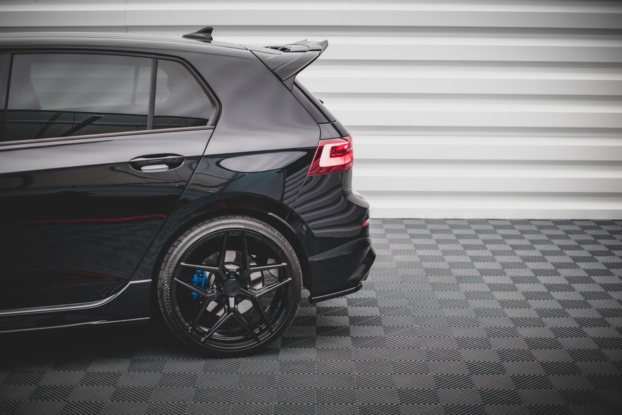 Maxton Design Splitters laterales traseros V.1 para Volkswagen Golf R Hatchback Mk8 - imagen 3