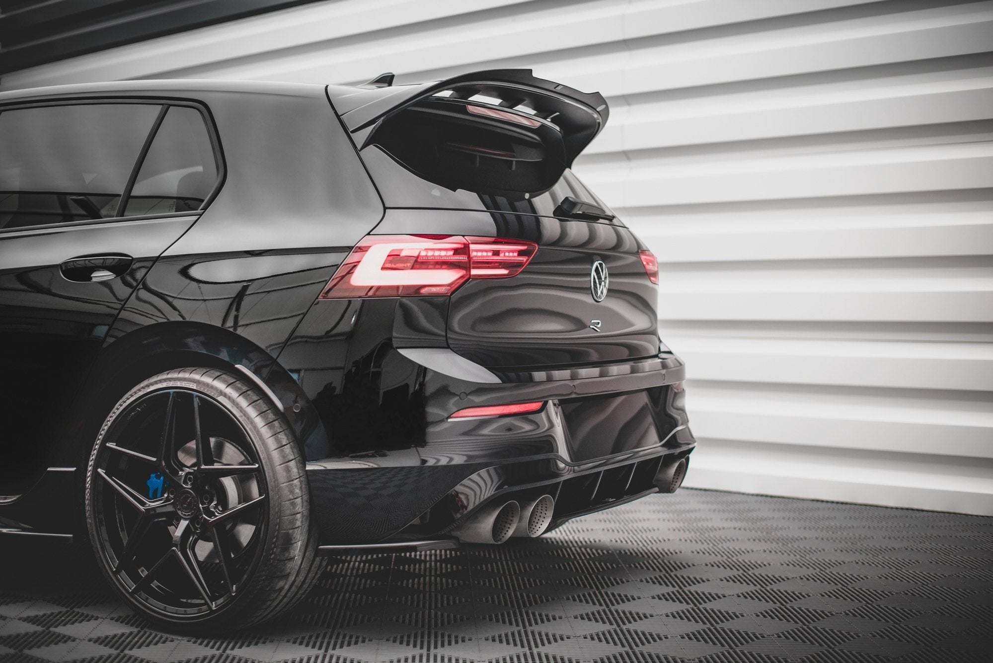 Maxton Design Splitters laterales traseros V.1 para Volkswagen Golf R Hatchback Mk8 - imagen 4