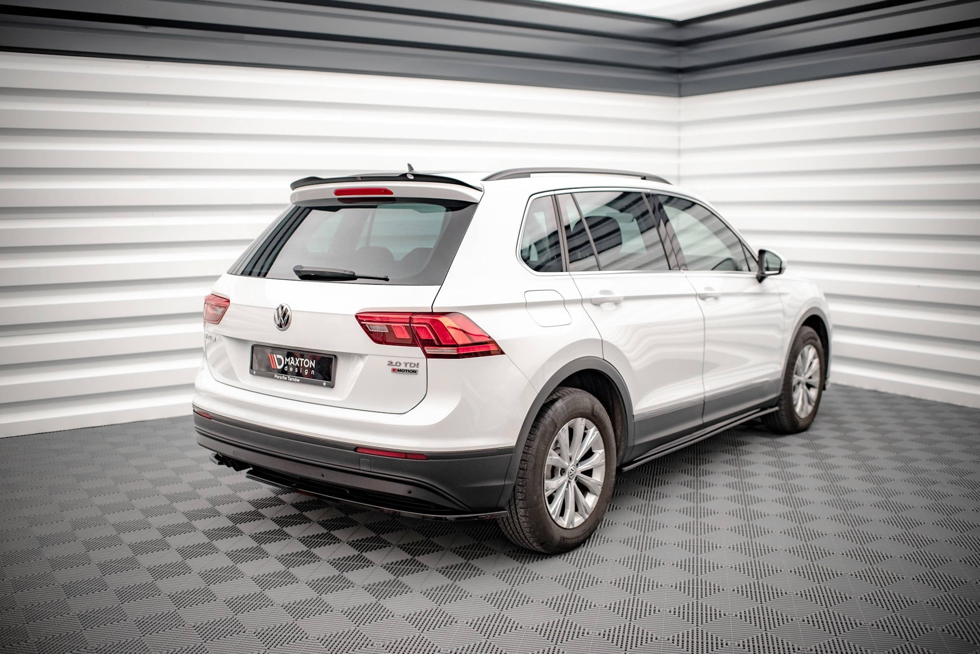 Maxton Design Splitters laterales traseros V.1 para Volkswagen Tiguan Mk2 - imagen 2