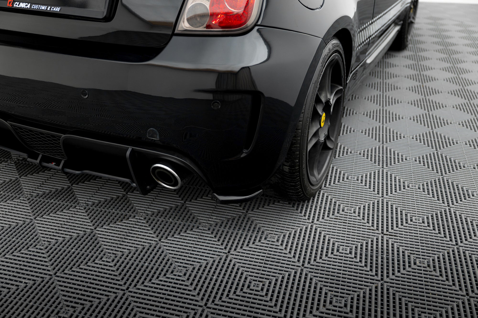 Maxton Design Splitters laterales traseros V.2 para Abarth 500 Mk1 - imagen 1