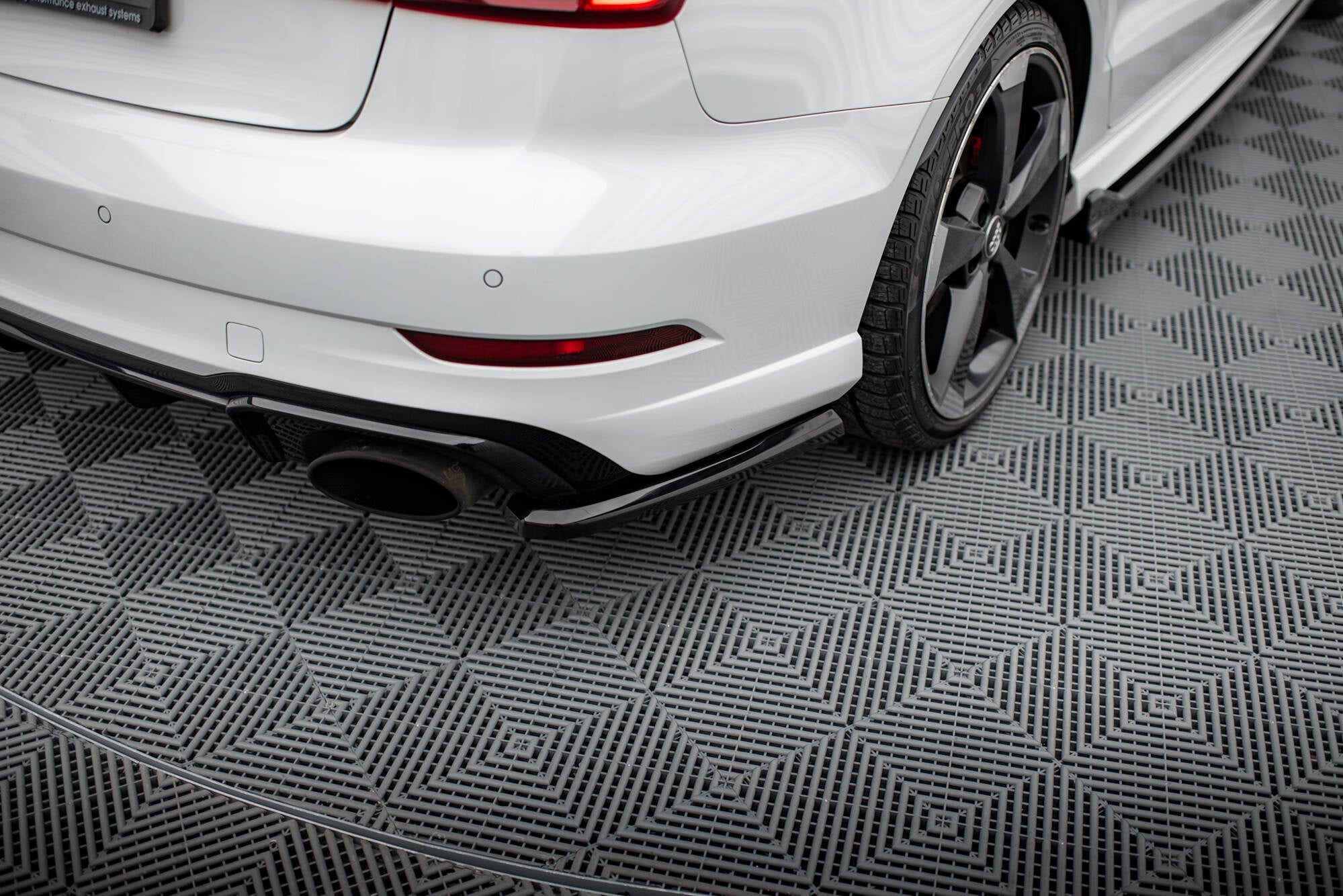 Maxton Design Splitters laterales traseros V.2 para Audi RS3 Sedan 8V Facelift - imagen 1