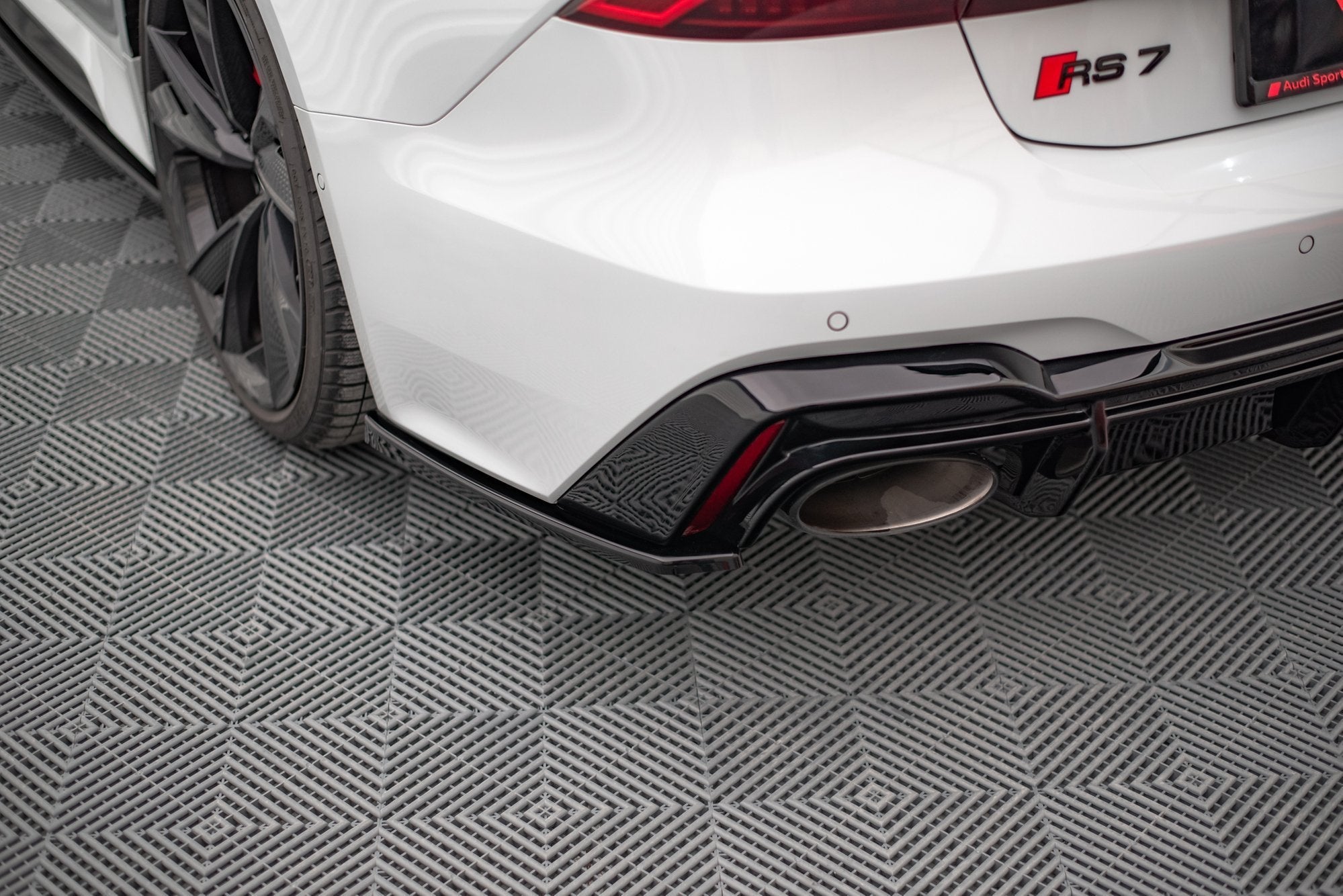 Maxton Design Splitters laterales traseros V.2 para Audi RS7 C8 - imagen 1