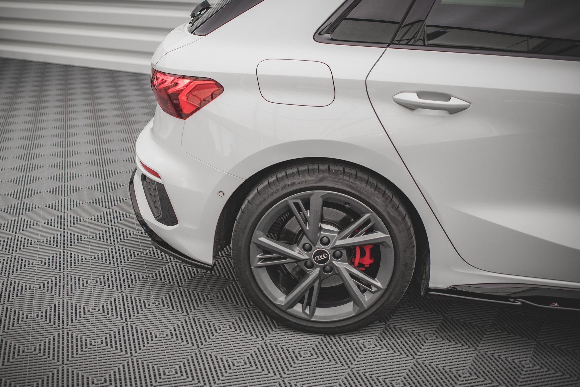 Maxton Design Splitters laterales traseros V.2 para Audi S3 / A3 S-Line Sportback 8Y - imagen 3