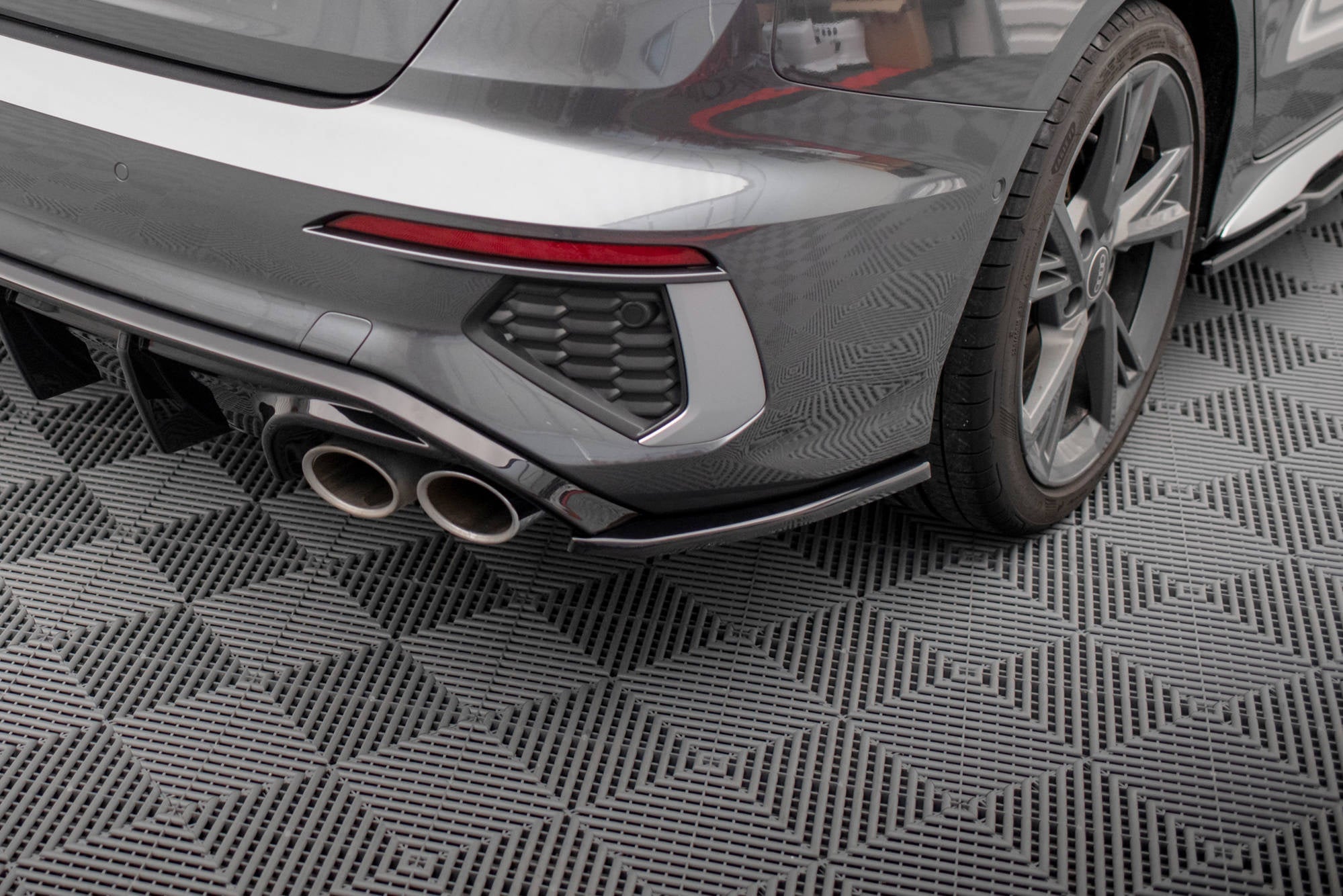 Maxton Design Splitters laterales traseros V.2 para Audi S3 Sedan 8Y - imagen 1
