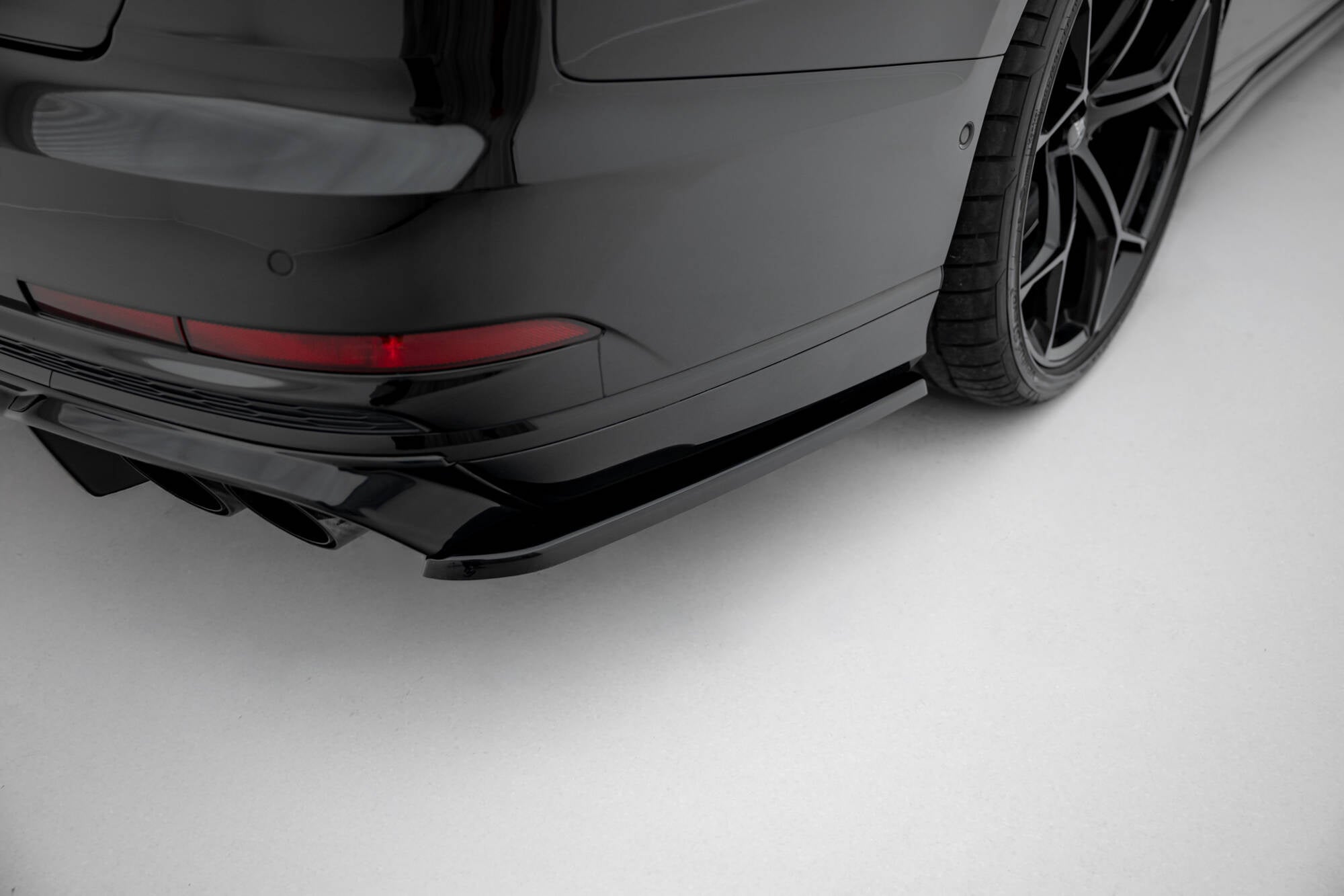 Maxton Design Splitters laterales traseros V.2 para Audi S8 D5 - imagen 1