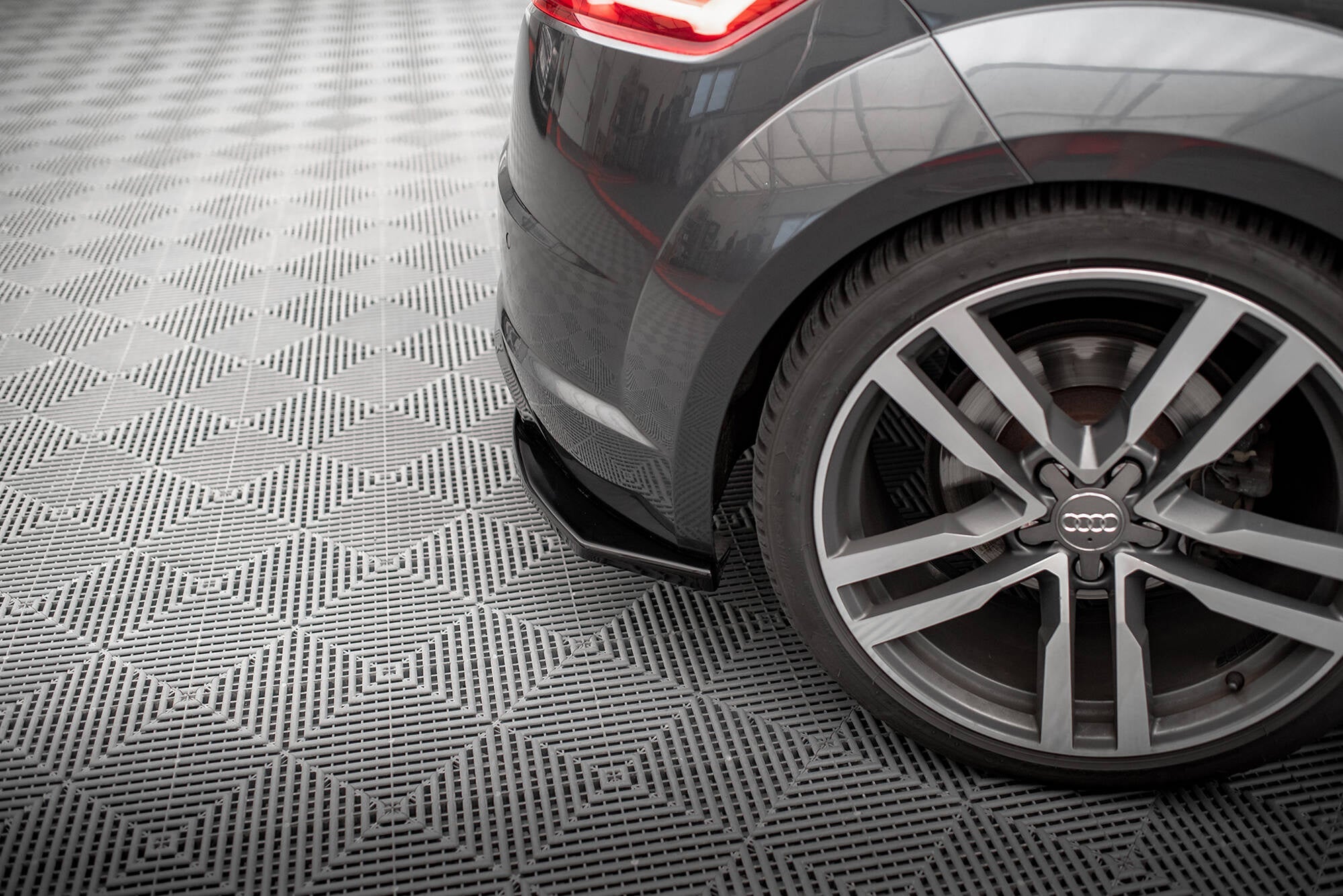 Maxton Design Splitters laterales traseros V.2 para Audi TT S-Line 8S - imagen 2