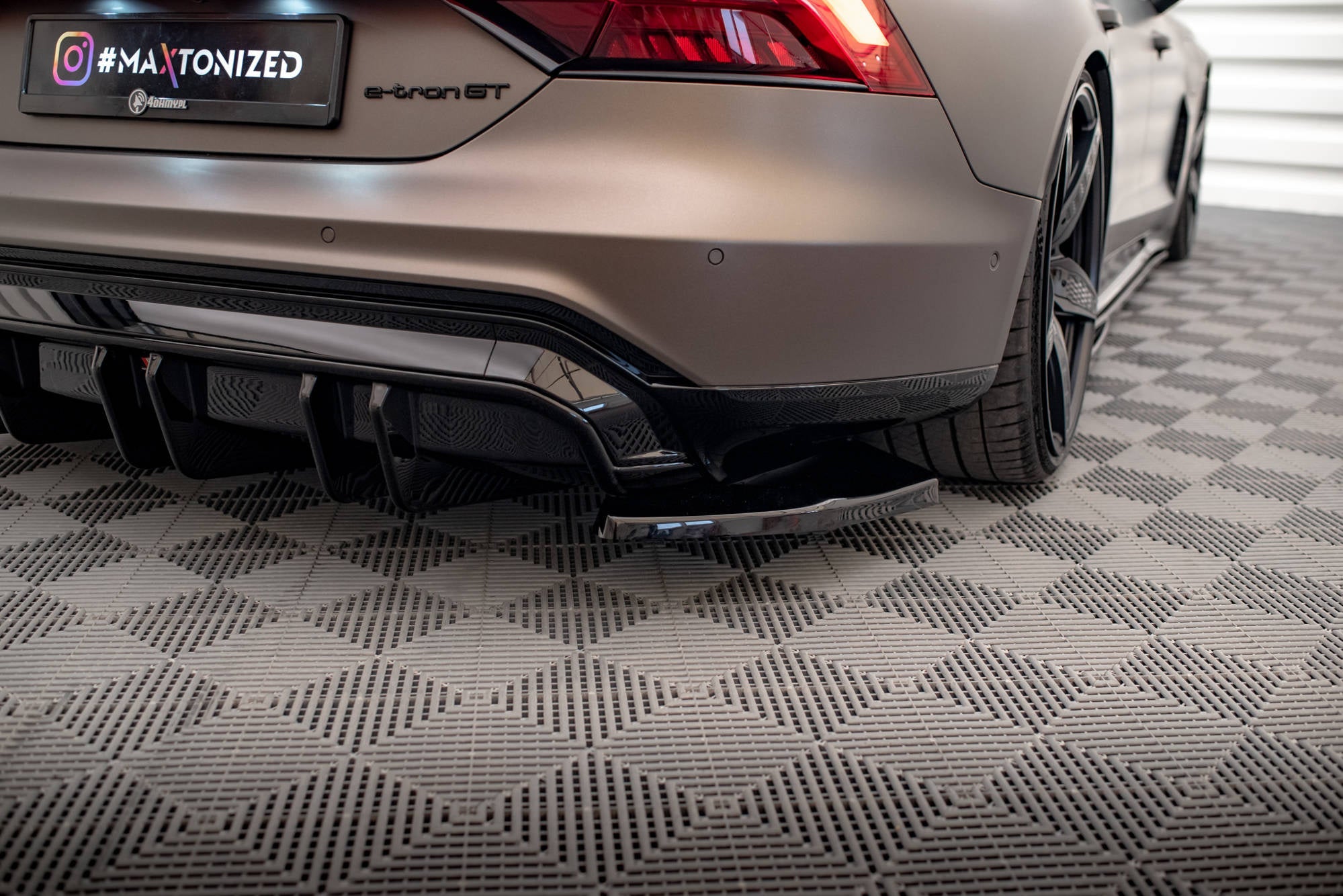 Maxton Design Splitters laterales traseros V.2 para Audi e-Tron GT / RS GT Mk1 - imagen 1