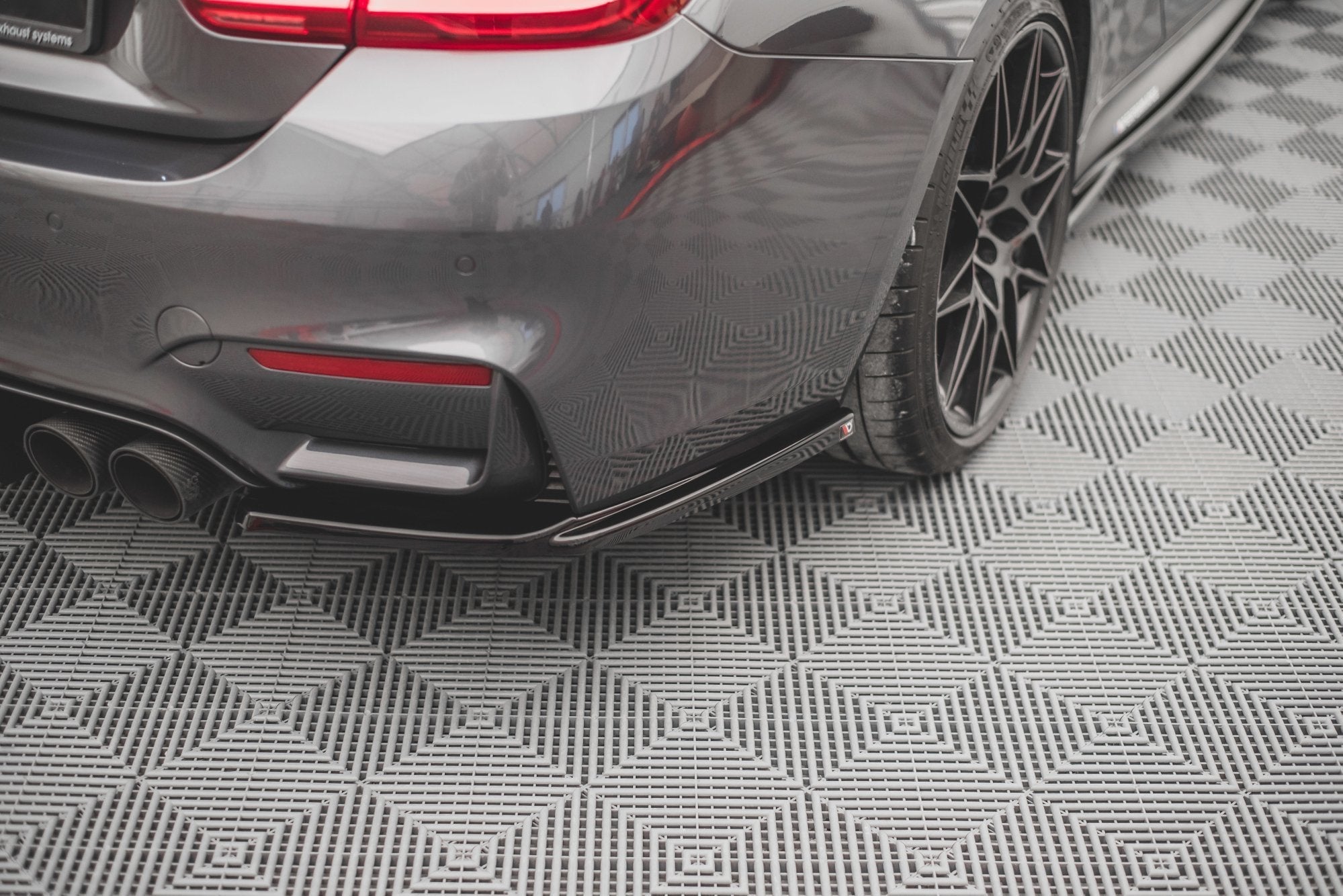 Maxton Design Splitters laterales traseros V.2 para BMW M4 F82 - imagen 1