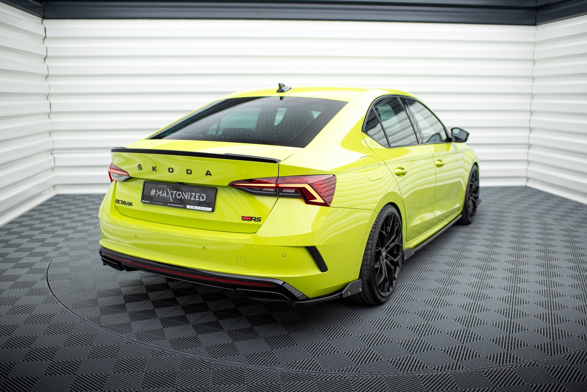 Maxton Design Splitters laterales traseros V.2 + Flaps para Skoda Octavia RS Combi / Liftback Mk4 / Mk4 Facelift - imagen 2