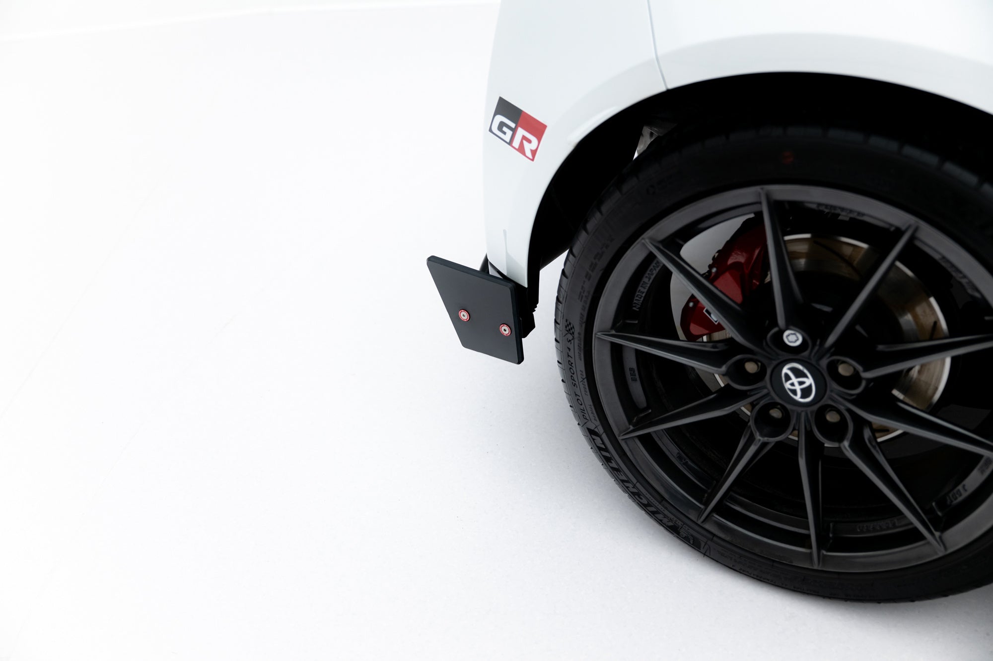 Maxton Design Splitters laterales traseros V.2 + Flaps para Toyota GR Yaris Mk4 - imagen 2