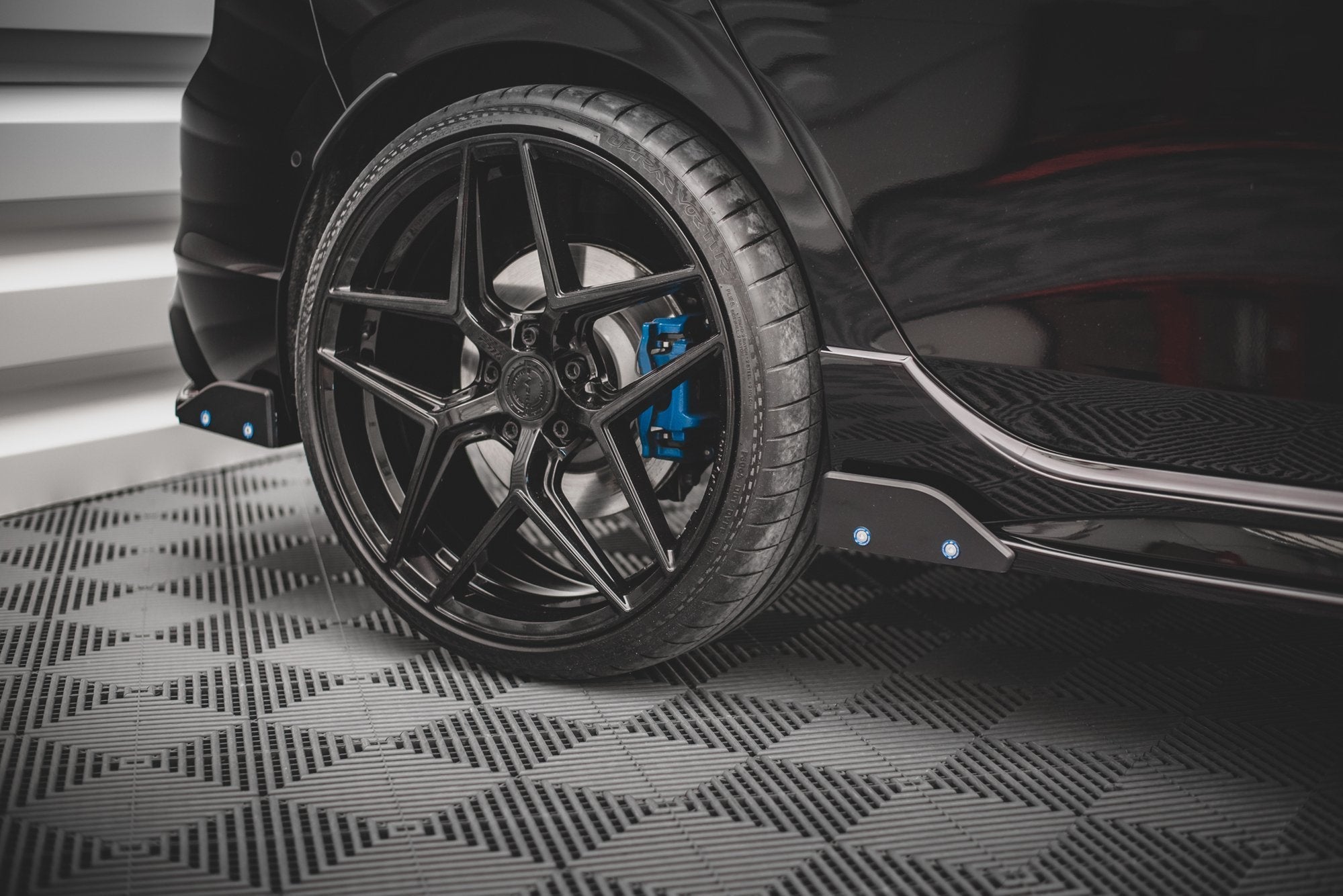 Maxton Design Splitters laterales traseros V.2 + Flaps para Volkswagen Golf R Hatchback Mk8 para only with: VW-GO-8-R-RS1G - imagen 3