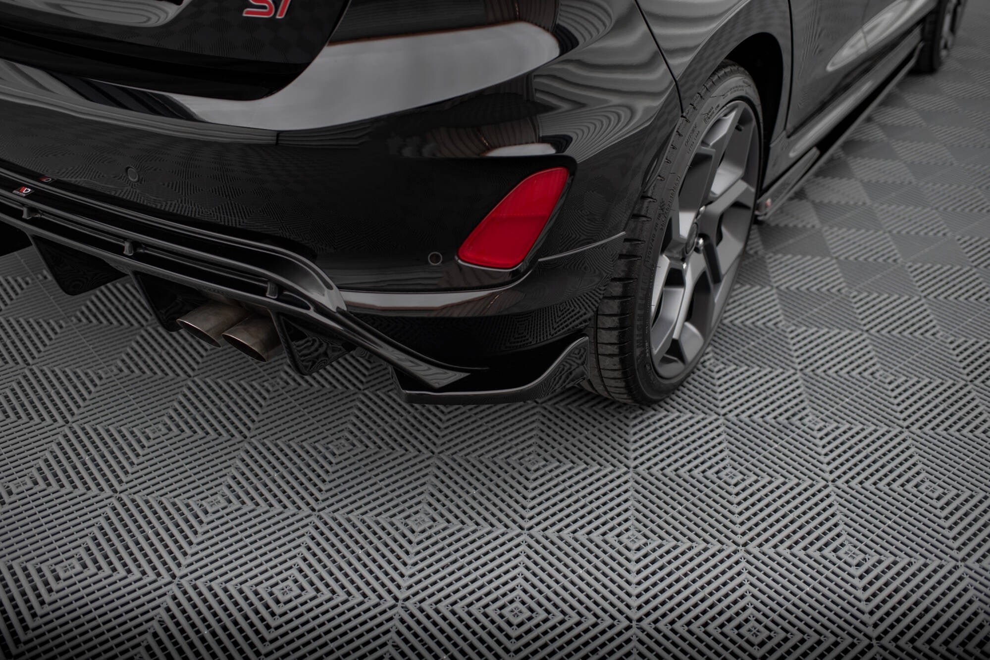 Maxton Design Splitters laterales traseros V.2 para Ford FIesta Mk8 ST - imagen 1
