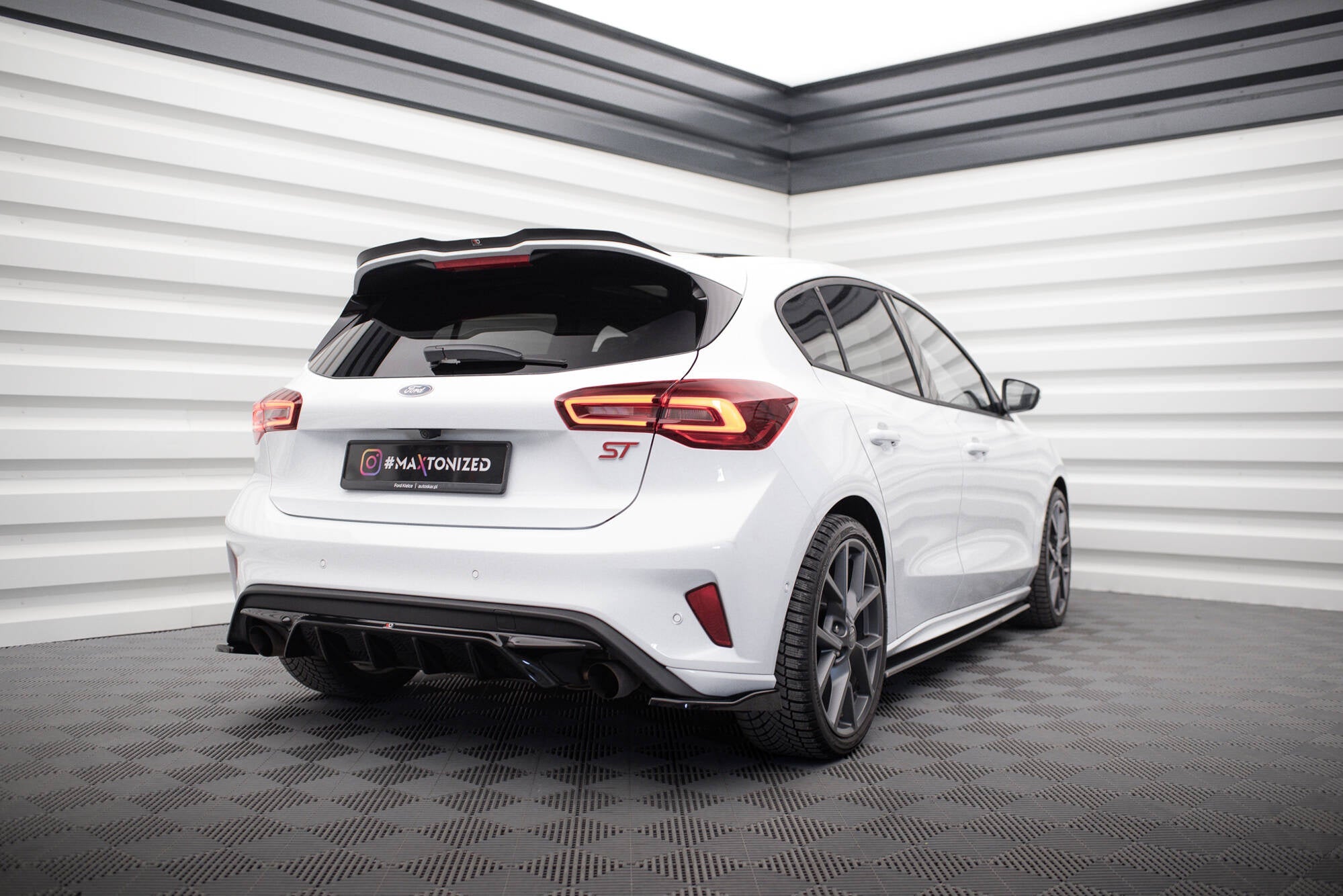 Maxton Design Splitters laterales traseros V.2 para Ford Focus Hatchback ST Mk4 - imagen 2