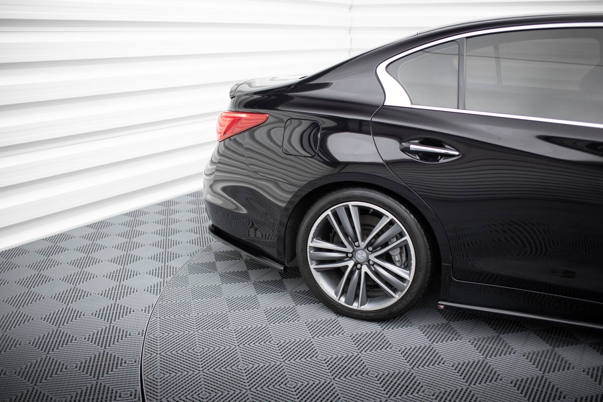 Maxton Design Splitters laterales traseros V.2 para Infiniti Q50 S Mk1 - imagen 3