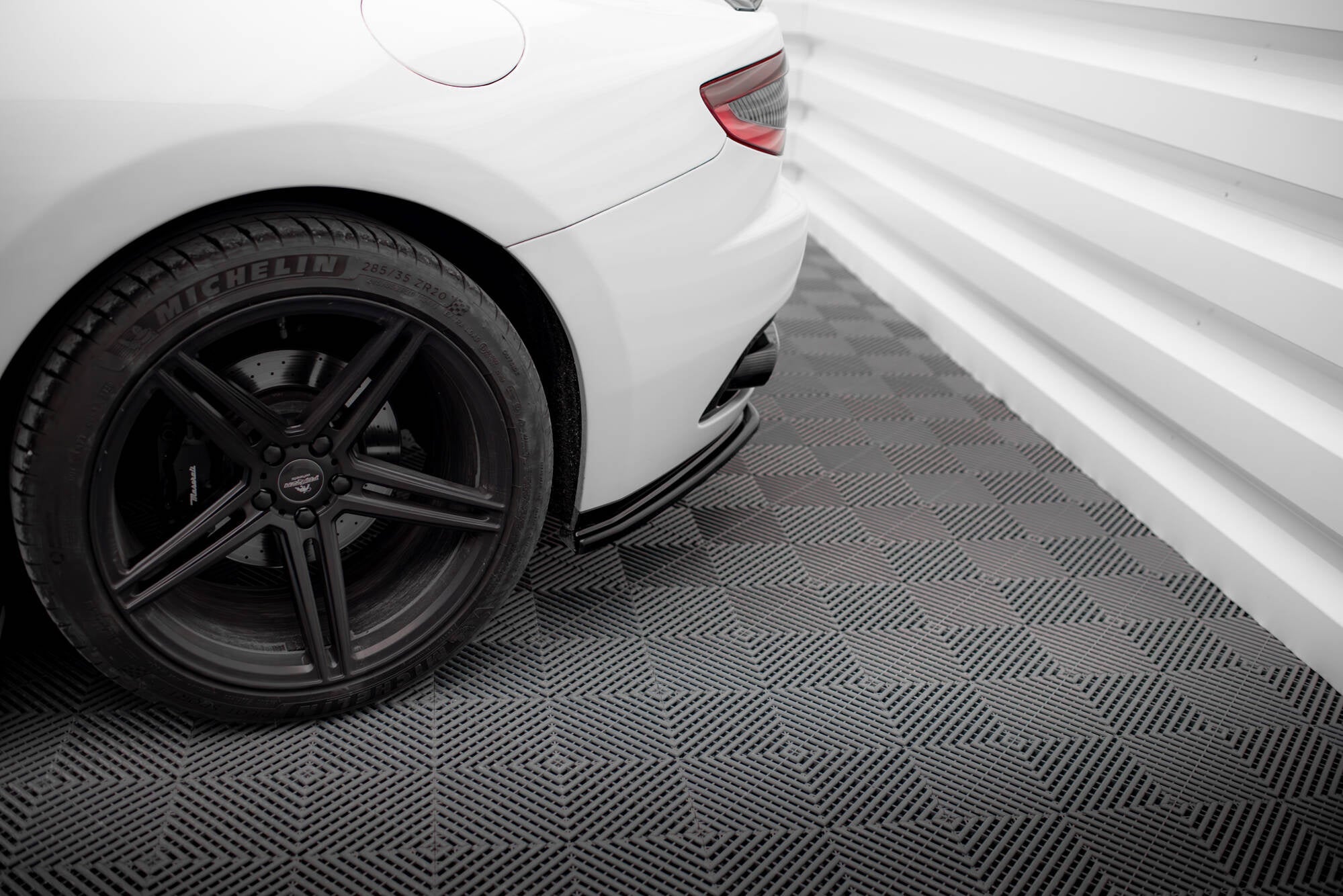 Maxton Design Splitters laterales traseros V.2 para Maserati Granturismo Mk1 - imagen 2