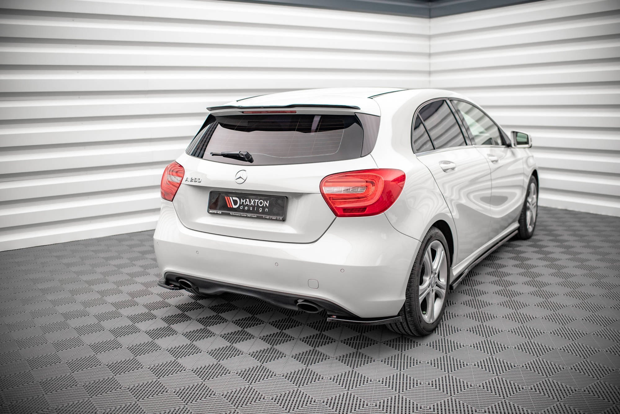Maxton Design Splitters laterales traseros V.2 para Mercedes-Benz A W176 - imagen 2