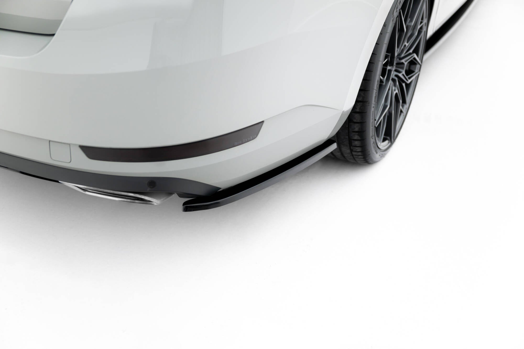 Maxton Design Splitters laterales traseros V.2 para Skoda Superb Liftback / Combi Mk3 - imagen 1