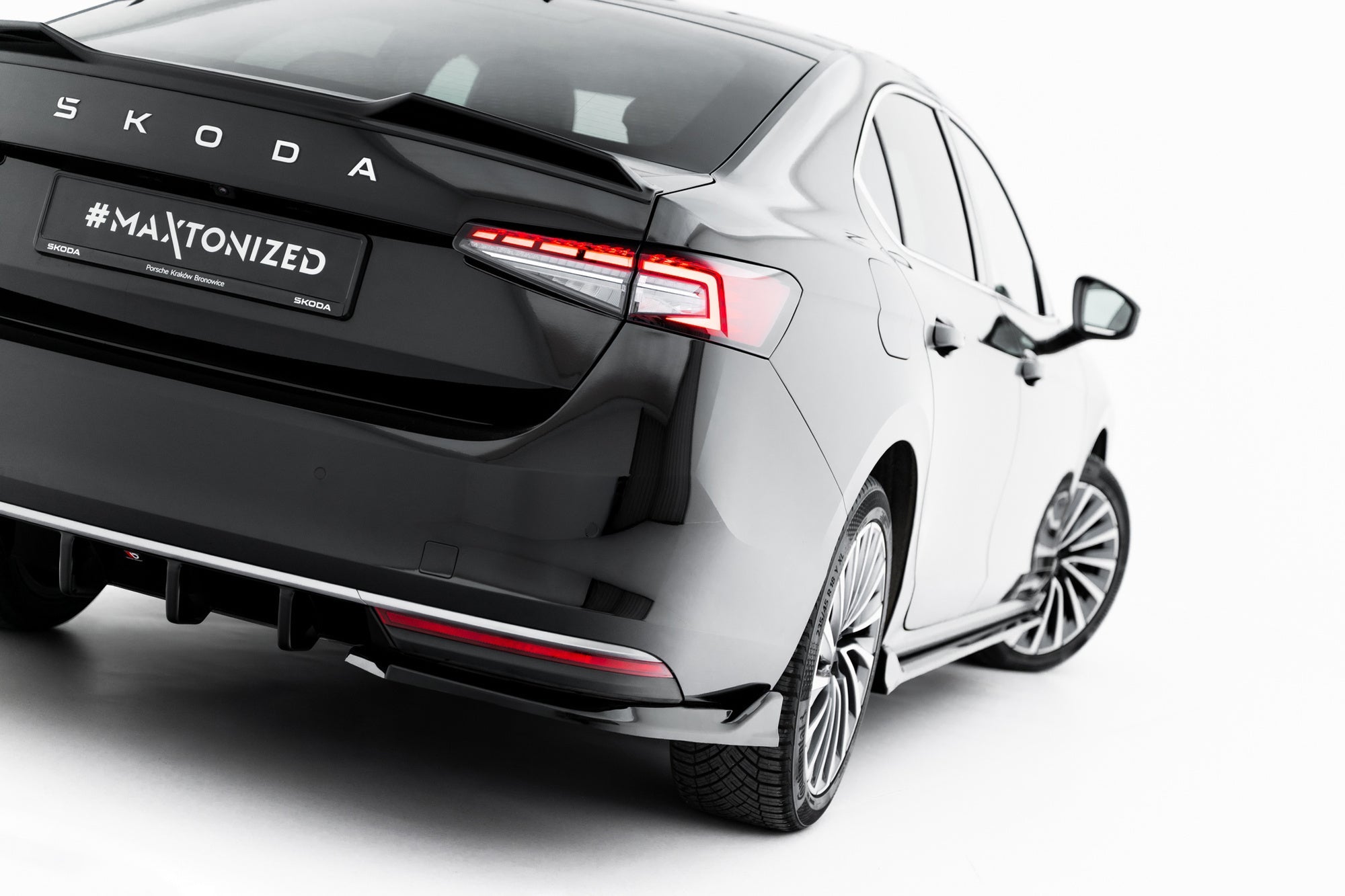Maxton Design Splitters laterales traseros V.2 para Skoda Superb Mk4 - imagen 1