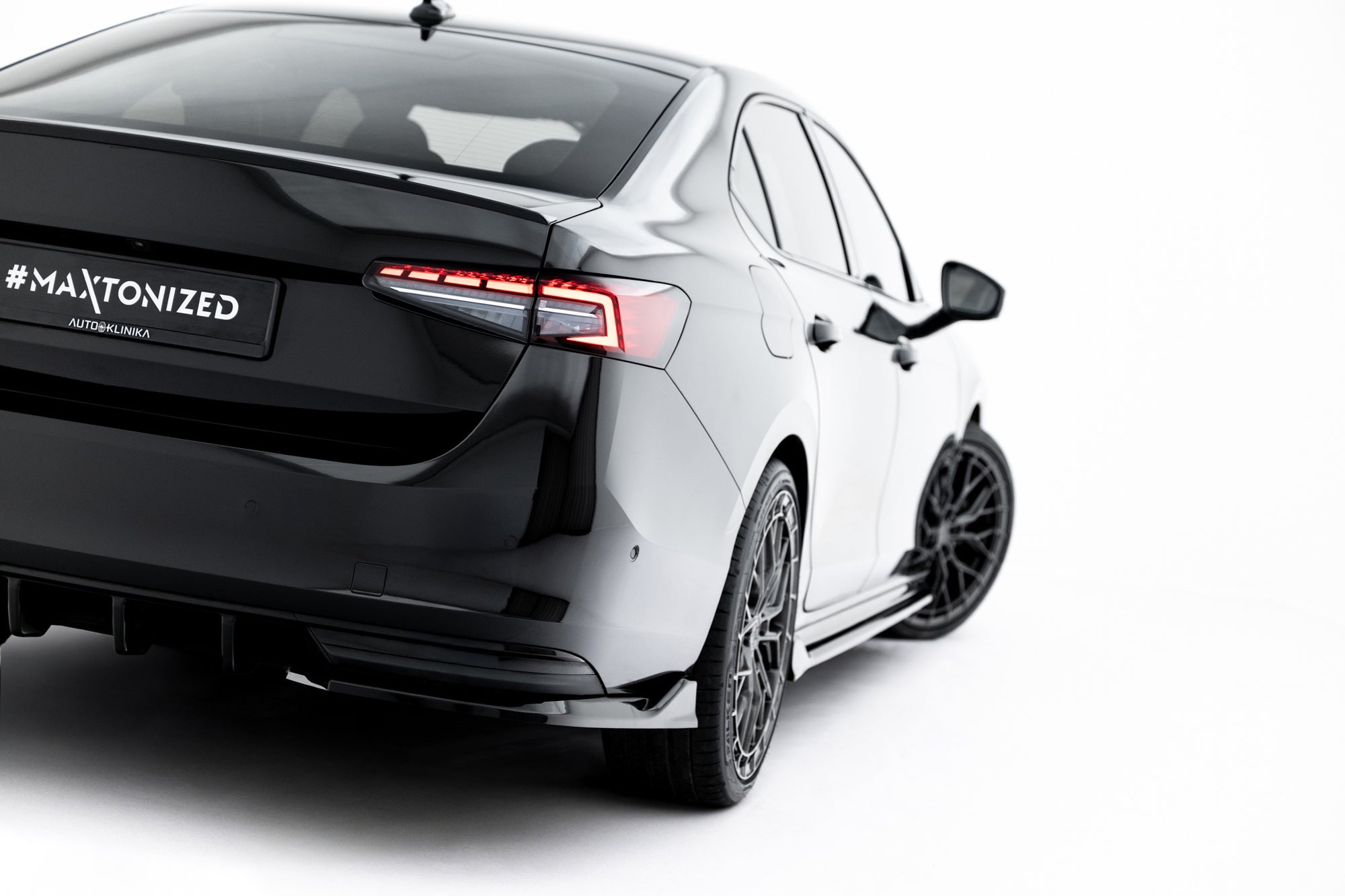 Maxton Design Splitters laterales traseros V.2 para Skoda Superb Sportline Mk4 - imagen 3