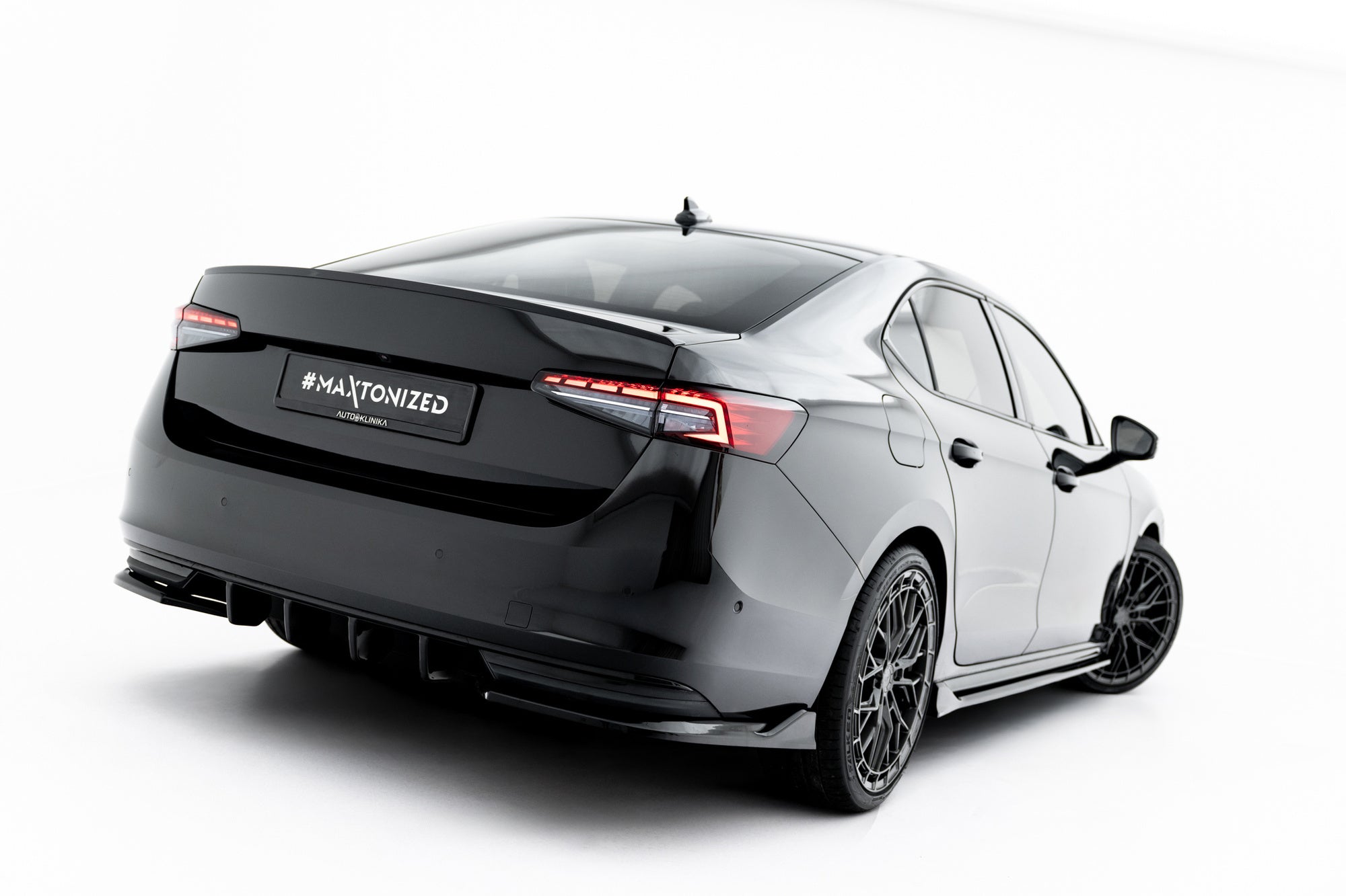 Maxton Design Splitters laterales traseros V.2 para Skoda Superb Sportline Mk4 - imagen 1