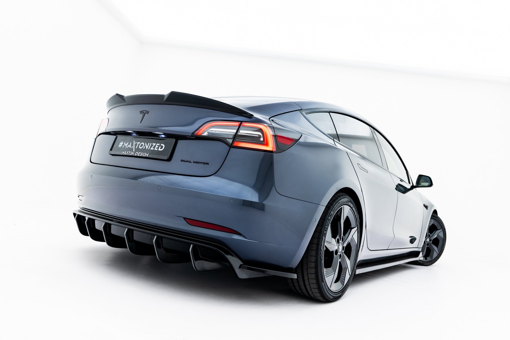 Maxton Design Splitters laterales traseros V.2 para Tesla Model 3 - imagen 4