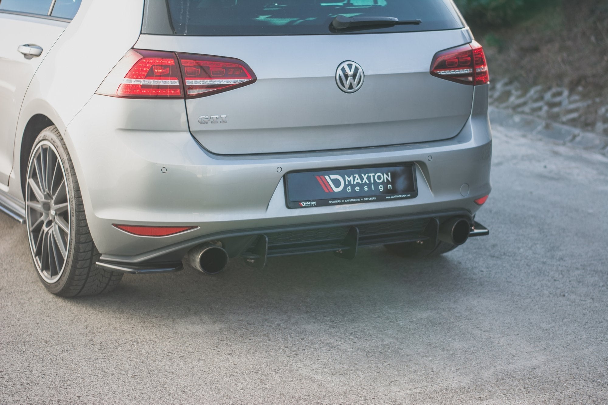 Maxton Design Splitters laterales traseros V.2 para Volkswagen Golf Mk7 GTI - imagen 3