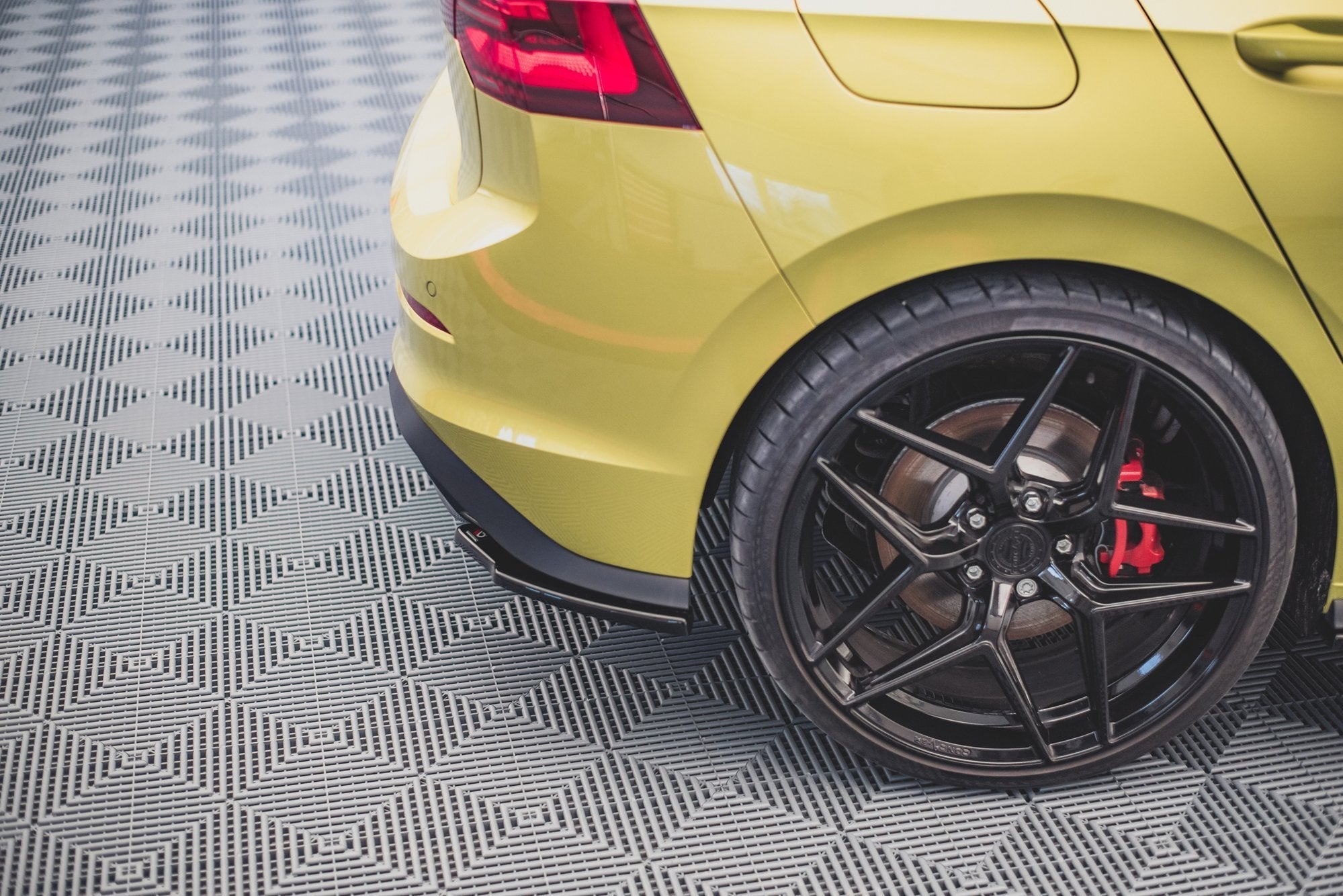 Maxton Design Splitters laterales traseros V.2 para Volkswagen Golf GTI Clubsport Mk8 - imagen 2