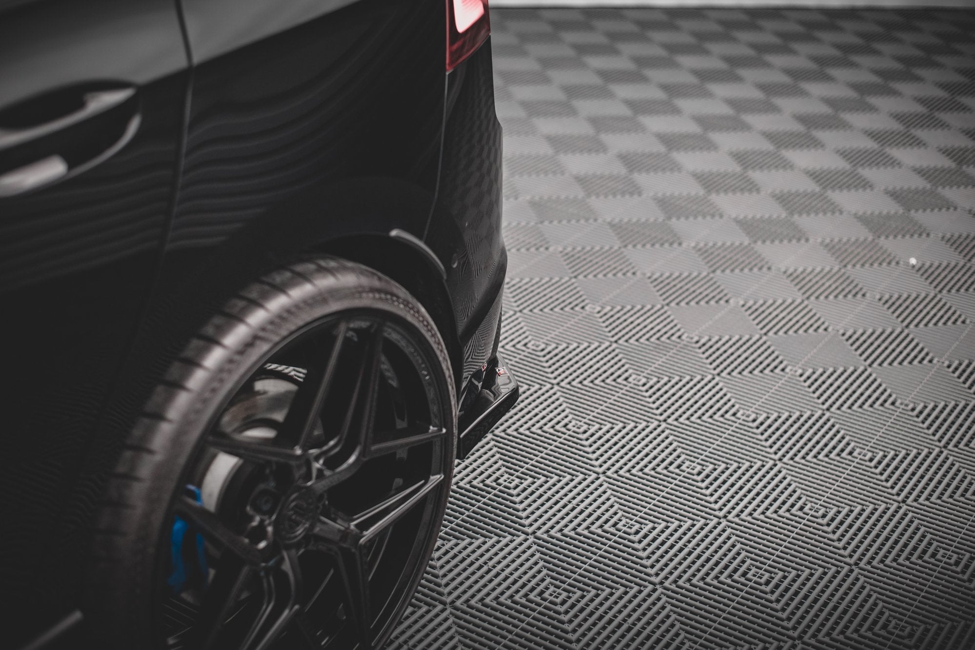 Maxton Design Splitters laterales traseros V.2 para Volkswagen Golf R Hatchback Mk8 - imagen 6