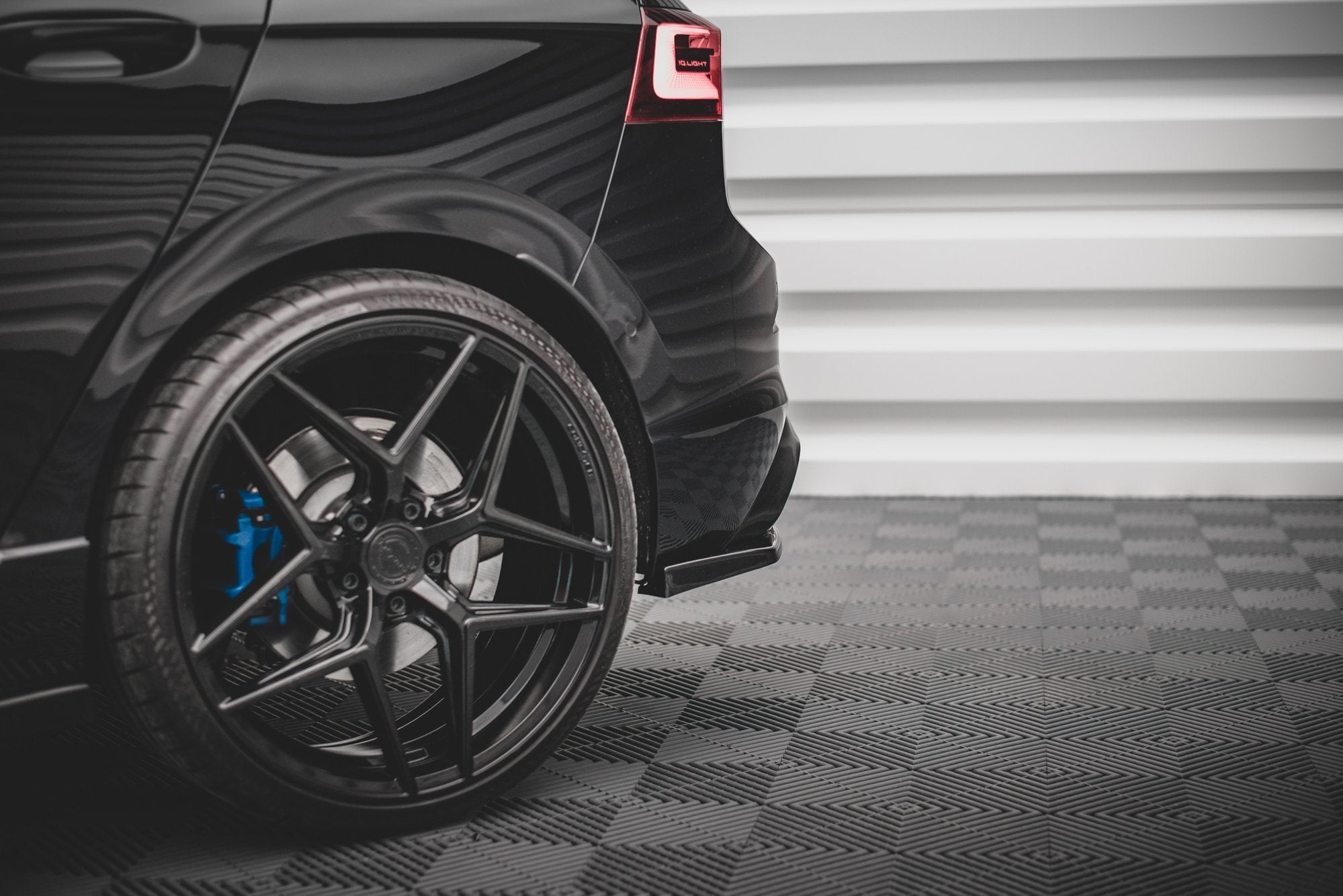 Maxton Design Splitters laterales traseros V.2 para Volkswagen Golf R Hatchback Mk8 - imagen 2