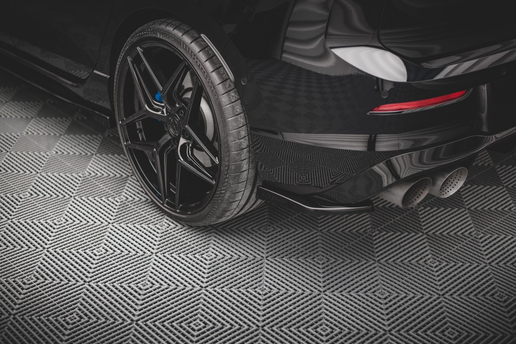Maxton Design Splitters laterales traseros V.2 para Volkswagen Golf R Hatchback Mk8 - imagen 3